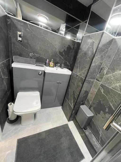 Self Contained In Burley, Leeds Apartment Leeds (West Yorkshire)