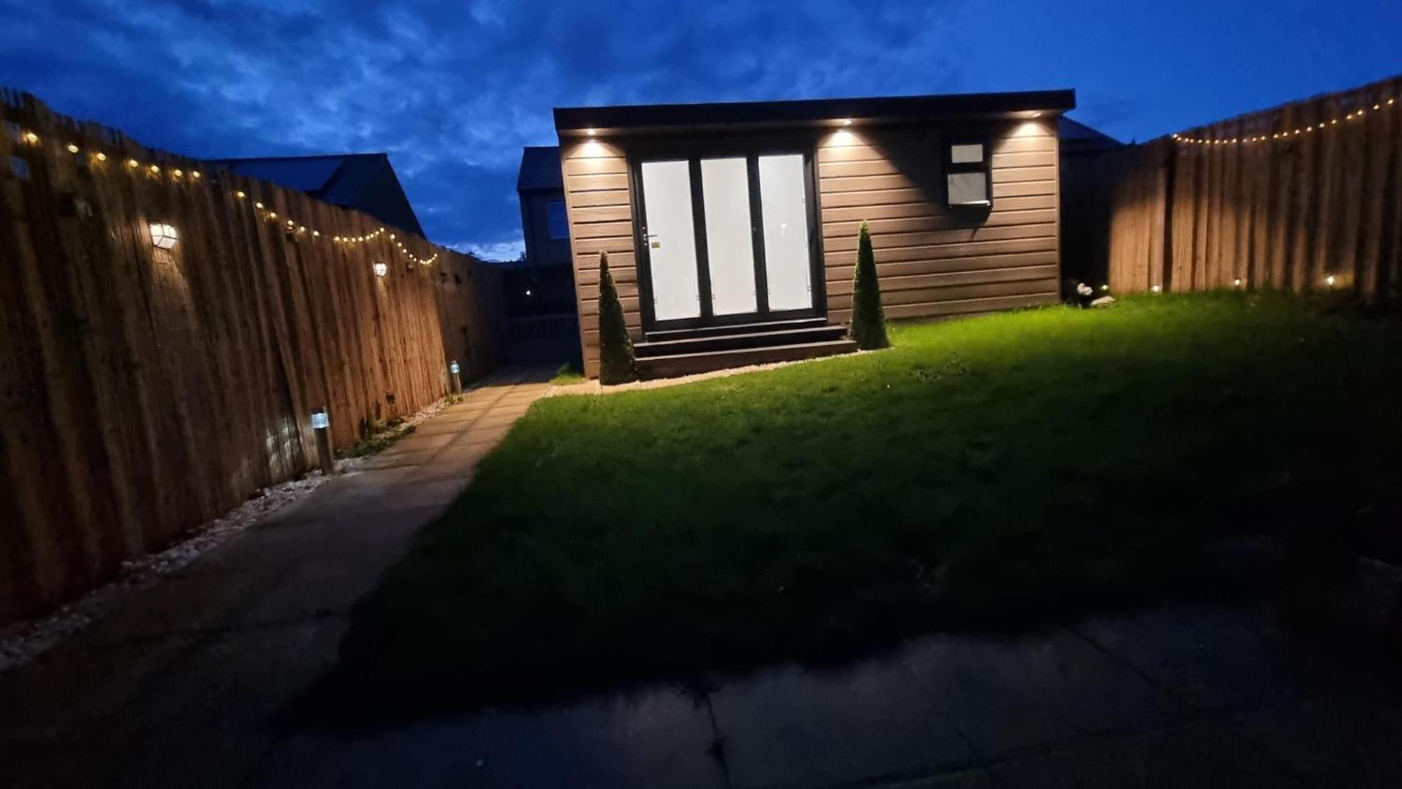 T-i-g-h The Coziest Place Wifi & Netflix Near Roundhay * Leeds (West Yorkshire)