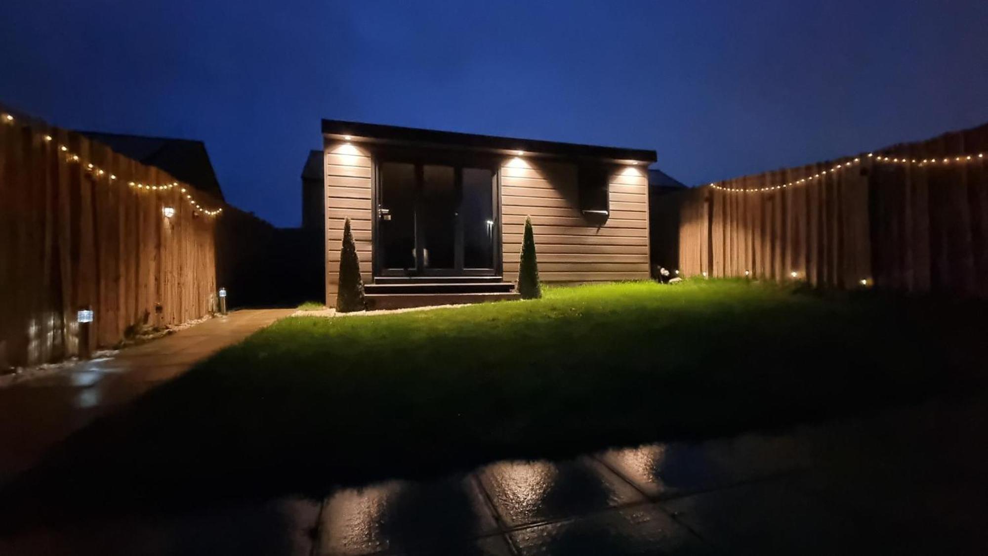 T-i-g-h The Coziest Place Wifi & Netflix Near Roundhay Leeds (West Yorkshire)