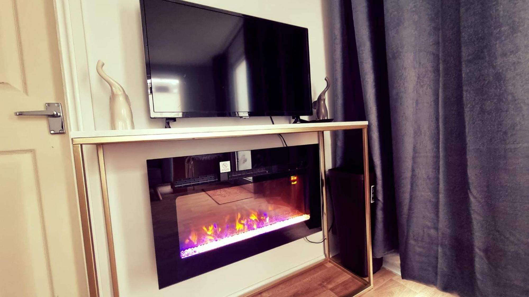 T-i-g-h The Coziest Place Wifi & Netflix Near Roundhay *