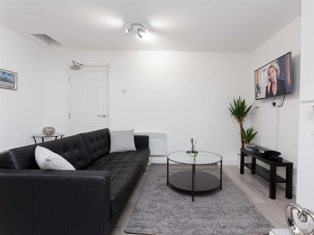 Live In Grange Leeds (West Yorkshire)