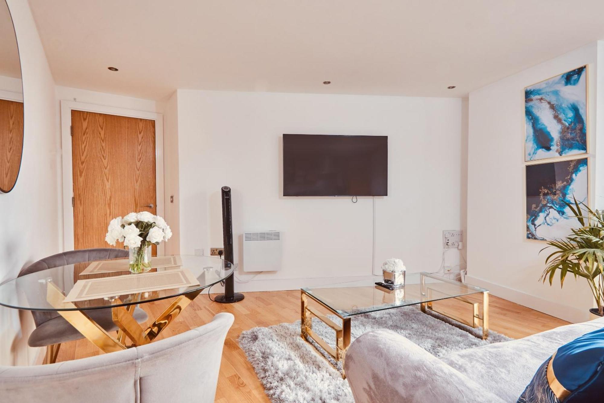 Modern Deluxe Leeds Dock Free Secure Parking *