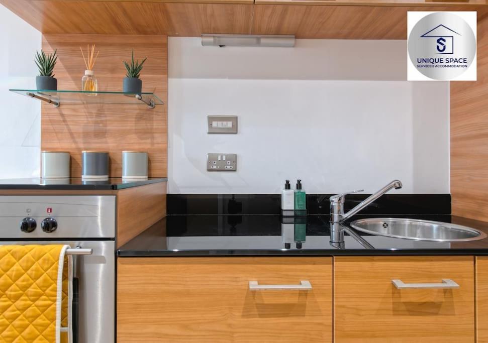 ✪leisure Stay✪relocation Or Business Stay✪1bed - Free Secure Parking Space Apartment *