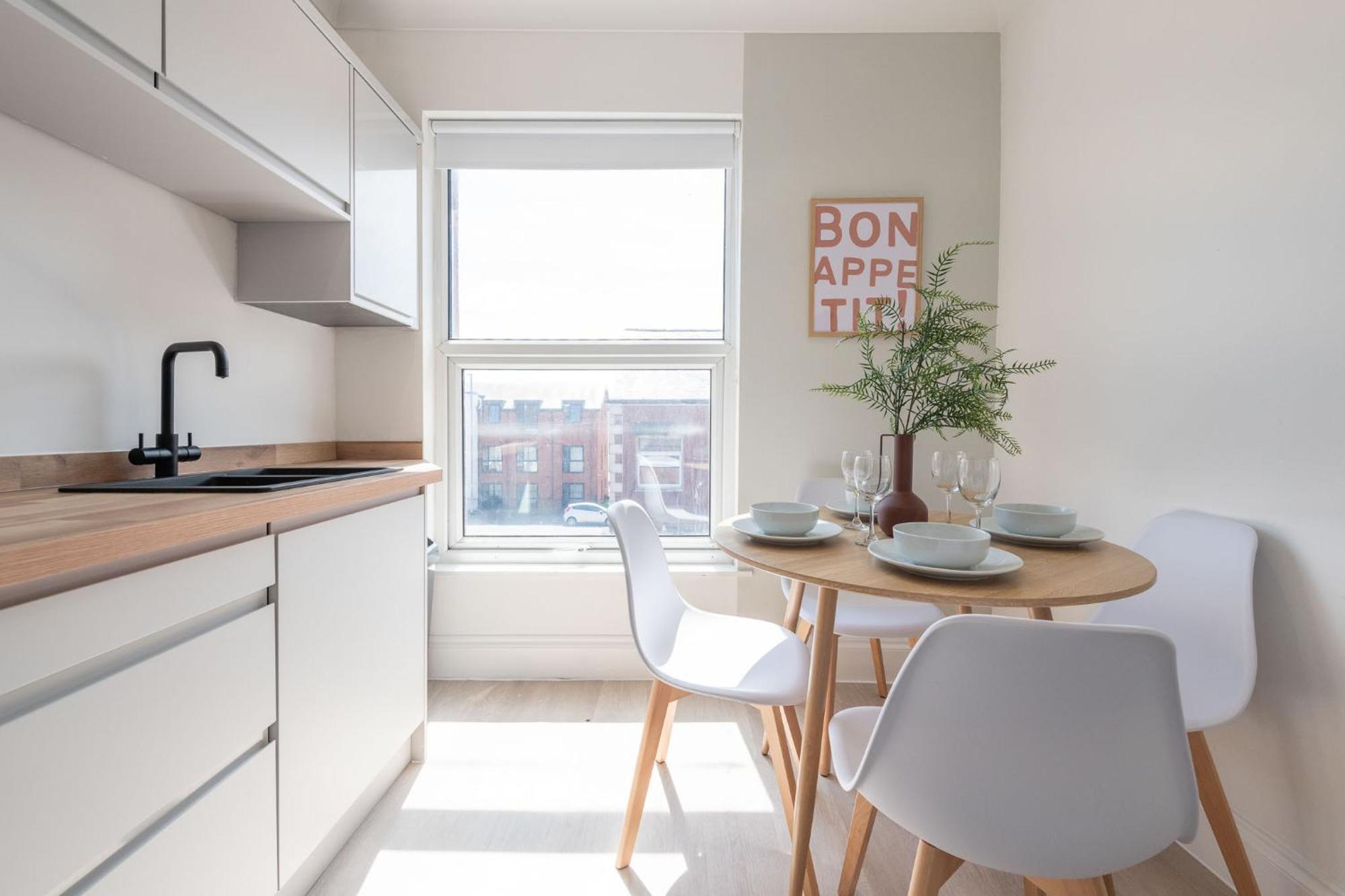 Apartment Modern 2 Bedroom Flat Near Centre With Free Parking, Ideal For Contractors & Long - Nordstay Leeds (West Yorkshire)