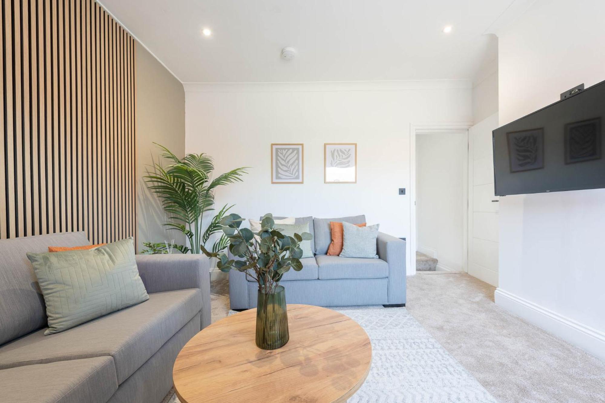 Modern 2 Bedroom Flat Near Centre With Free Parking, Ideal For Contractors & Long - Nordstay Apartment Leeds (West Yorkshire)