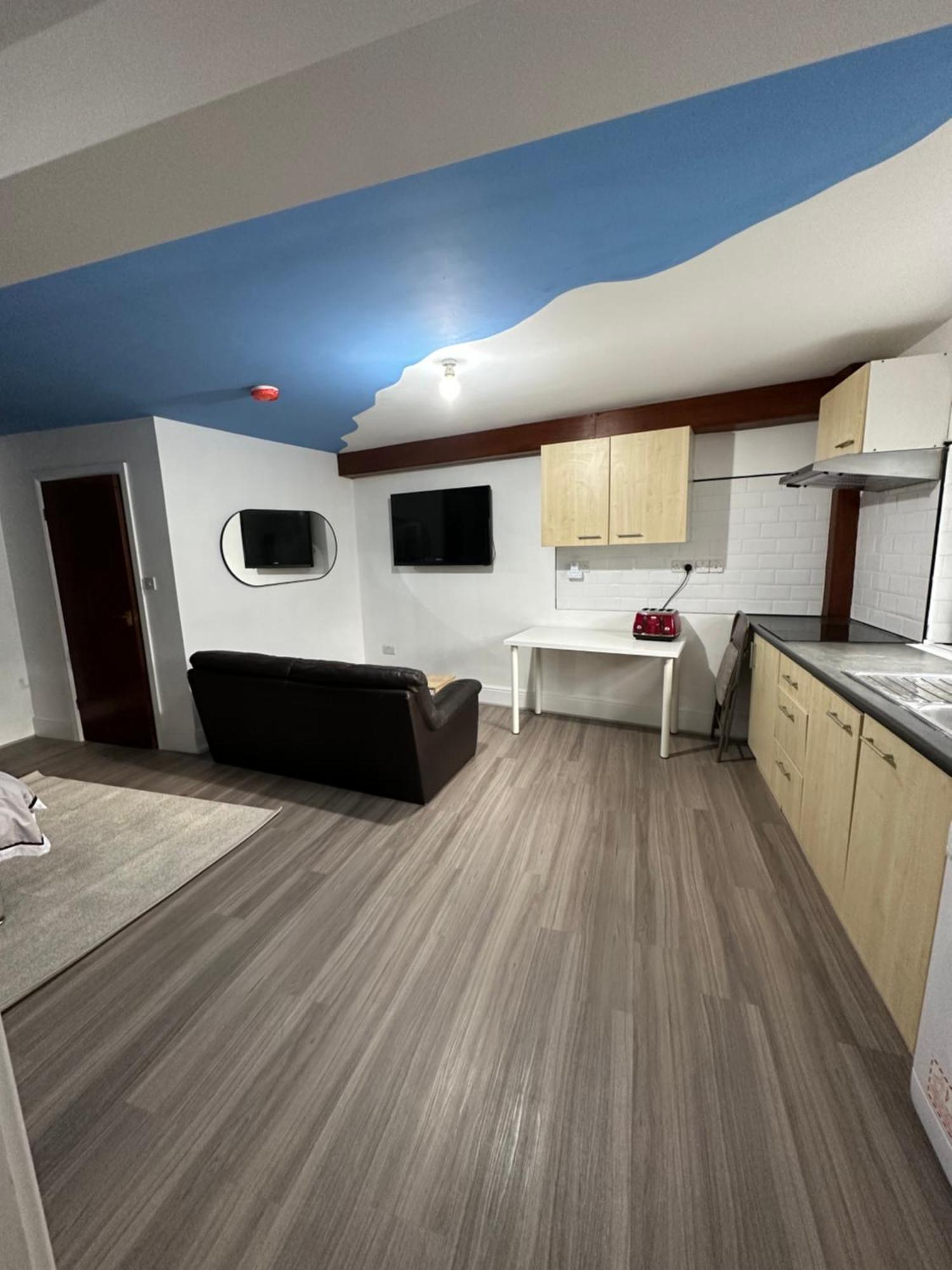 Modern & Cosy Near Centre Apartment