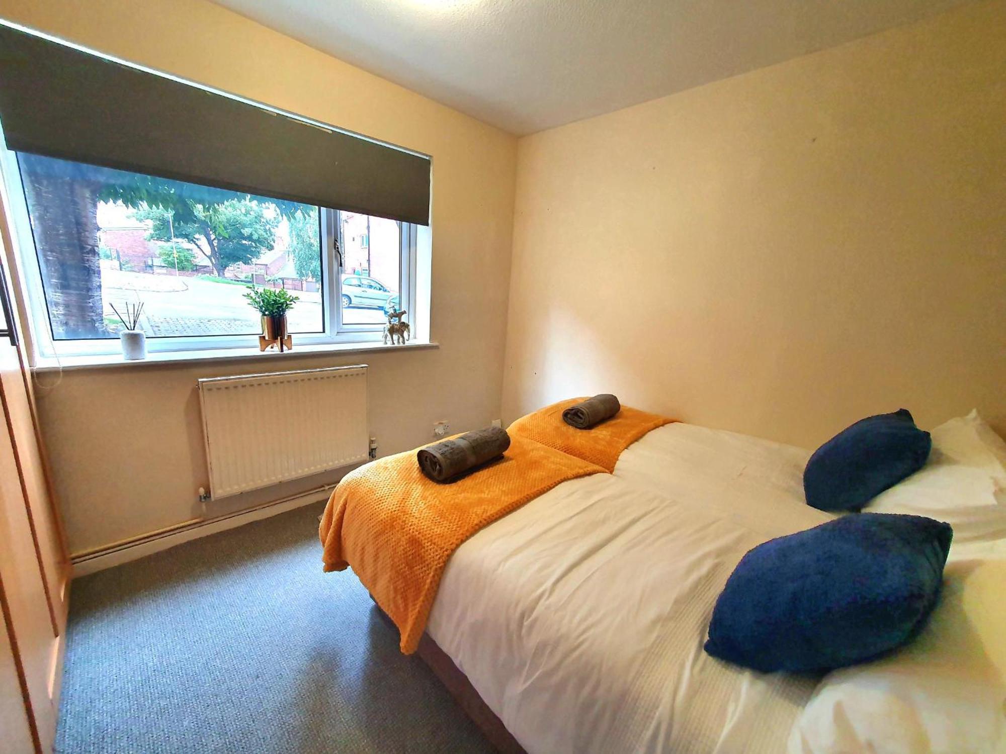 Apartment 3 Beds - Leeds Centre & Lgi - Contact For Better Offers! Leeds (West Yorkshire)