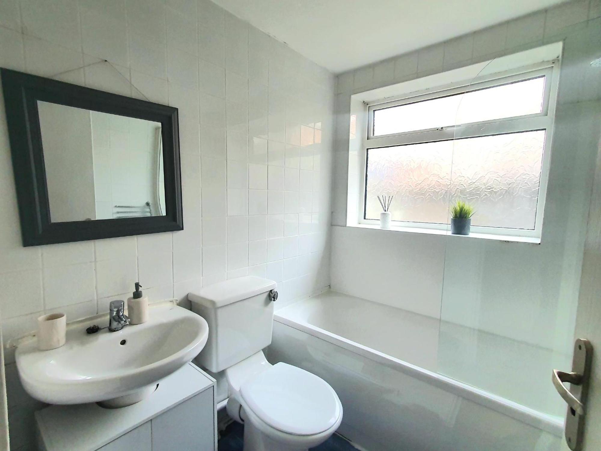 3 Beds - Leeds Centre & Lgi - Contact For Better Offers! Apartment Leeds (West Yorkshire)