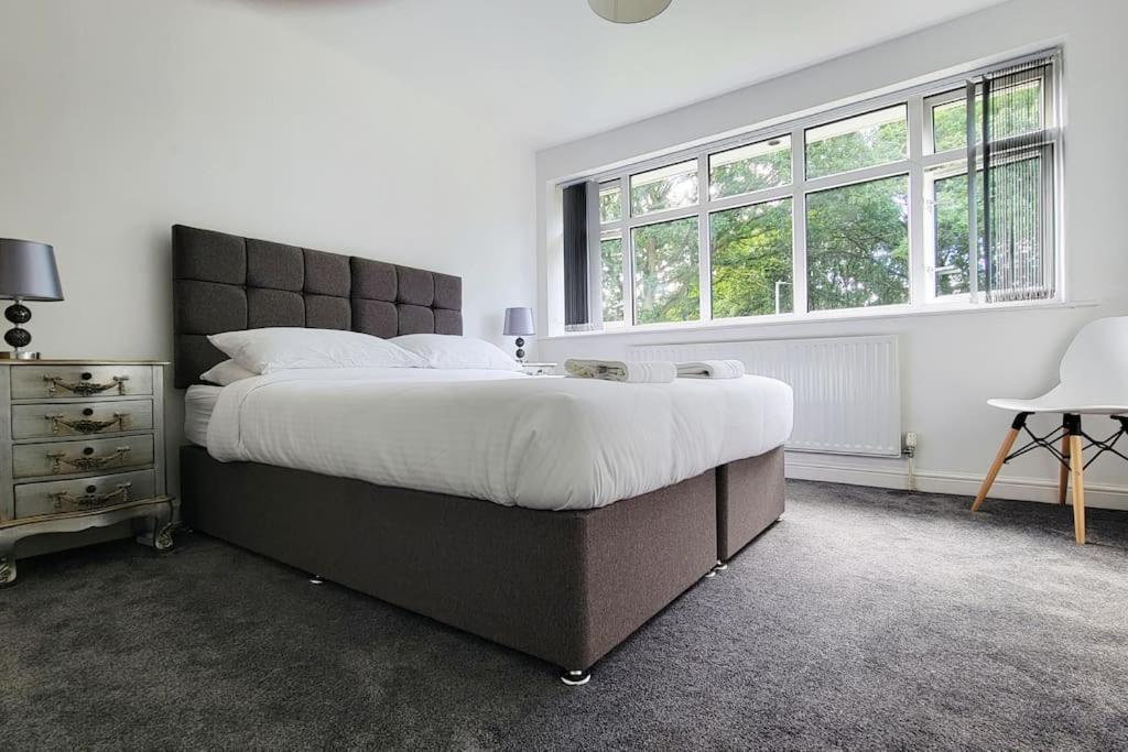 Holiday home Big 7xguest House 3xvan Locked Carport Garden & Bradford *