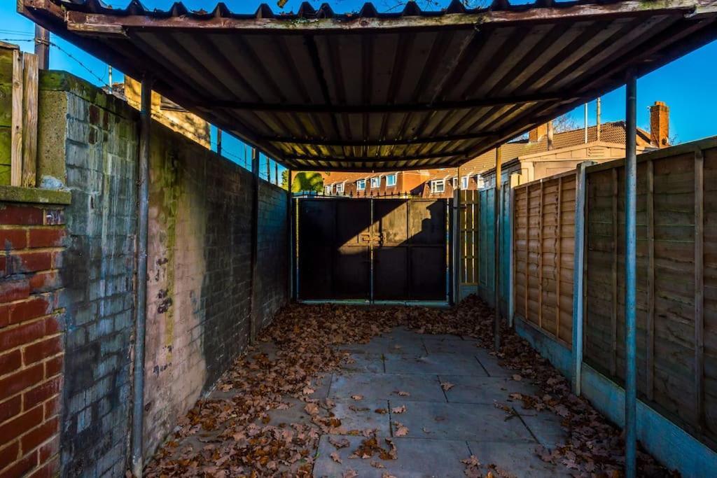 Big 7xguest House 3xvan Locked Carport Garden & Bradford * Leeds (West Yorkshire)
