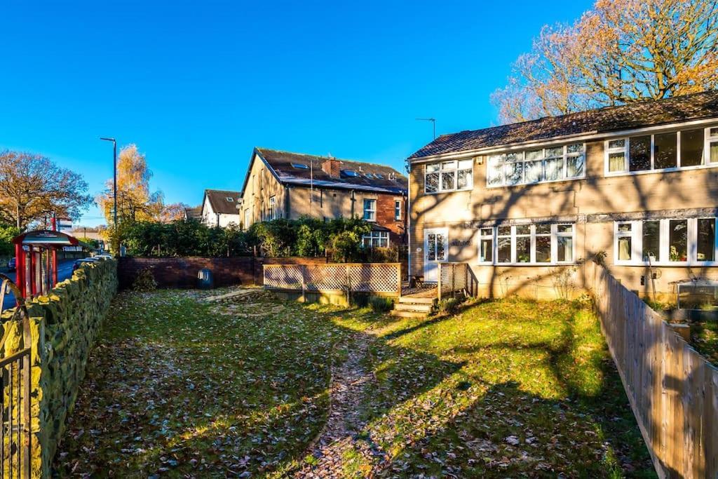 Big 7xguest House 3xvan Locked Carport Garden & Bradford Holiday home Leeds (West Yorkshire)