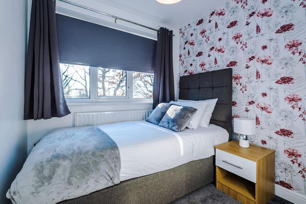 Big 7xguest House 3xvan Locked Carport Garden & Bradford Leeds (West Yorkshire)