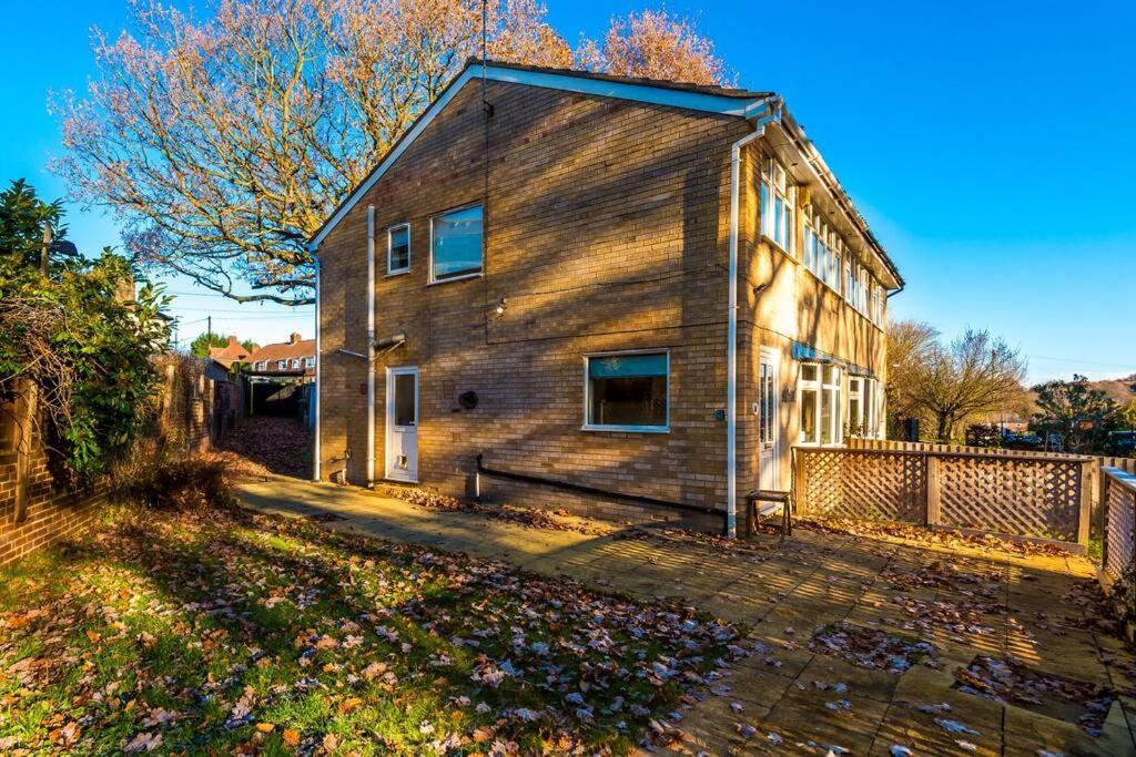 Big 7xguest House 3xvan Locked Carport Garden & Bradford Holiday home *