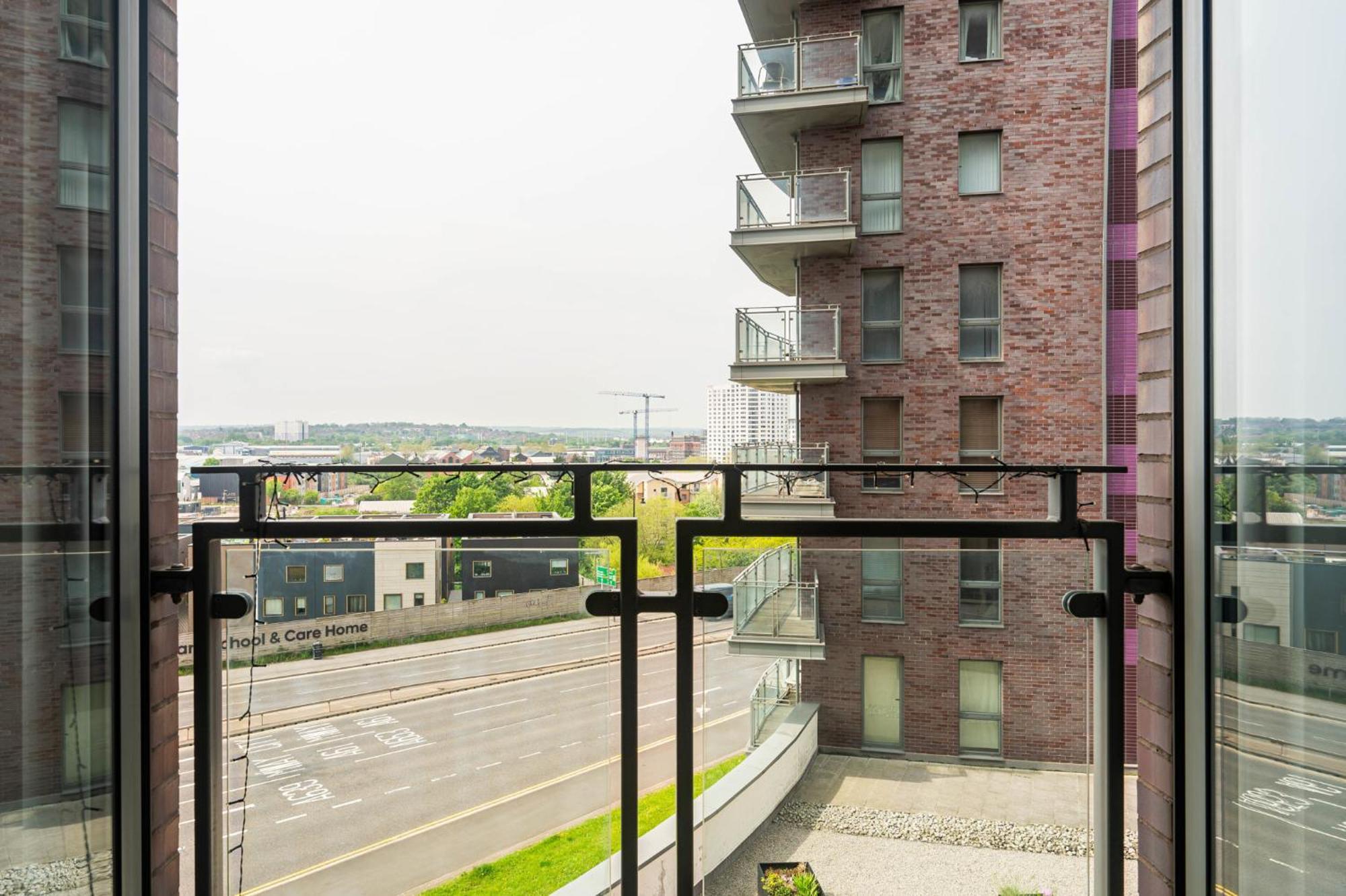 Avenues Apartment *