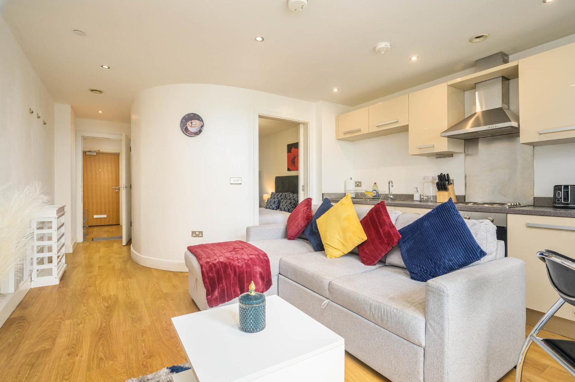 Avenues Apartment *