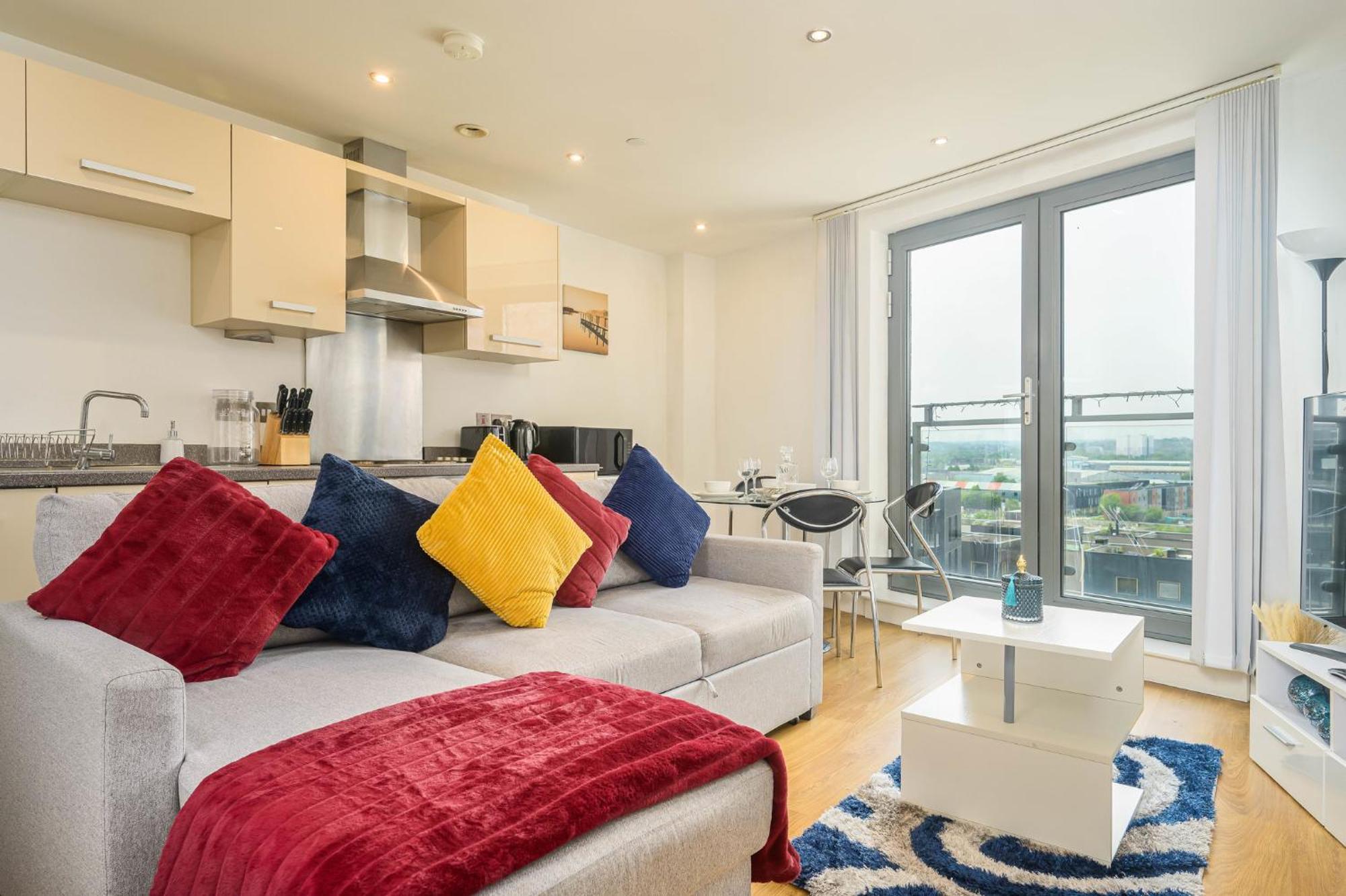 Avenues Apartment *