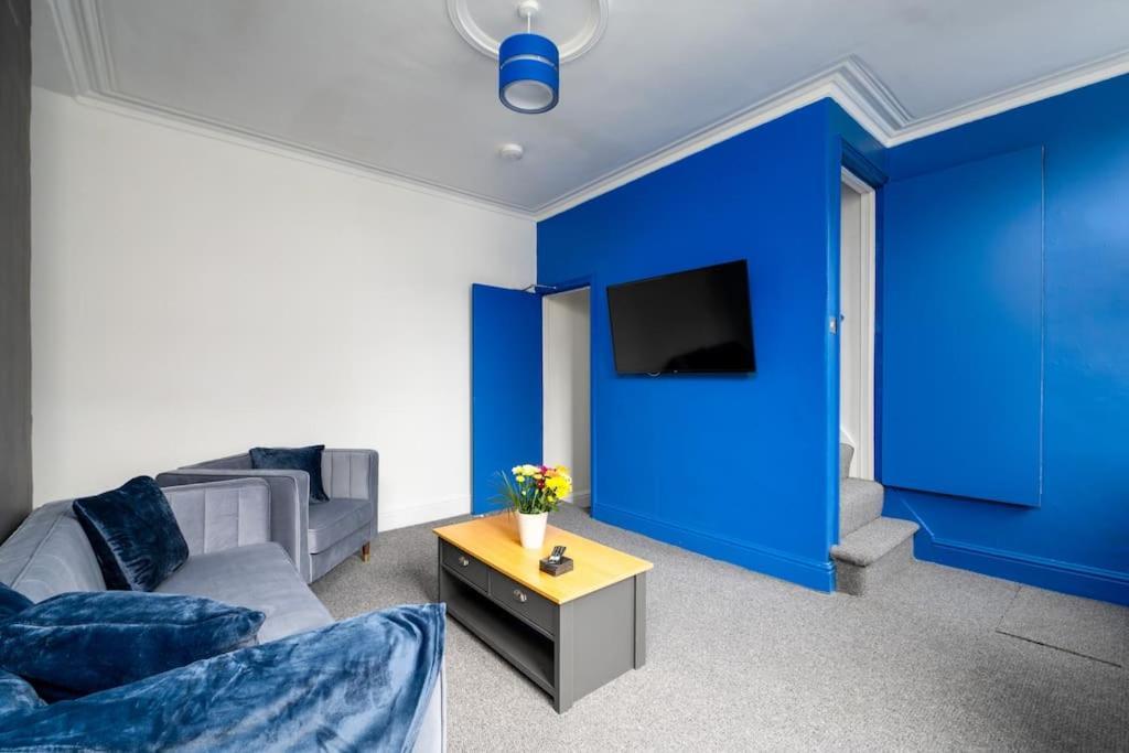 Graham House Apartment