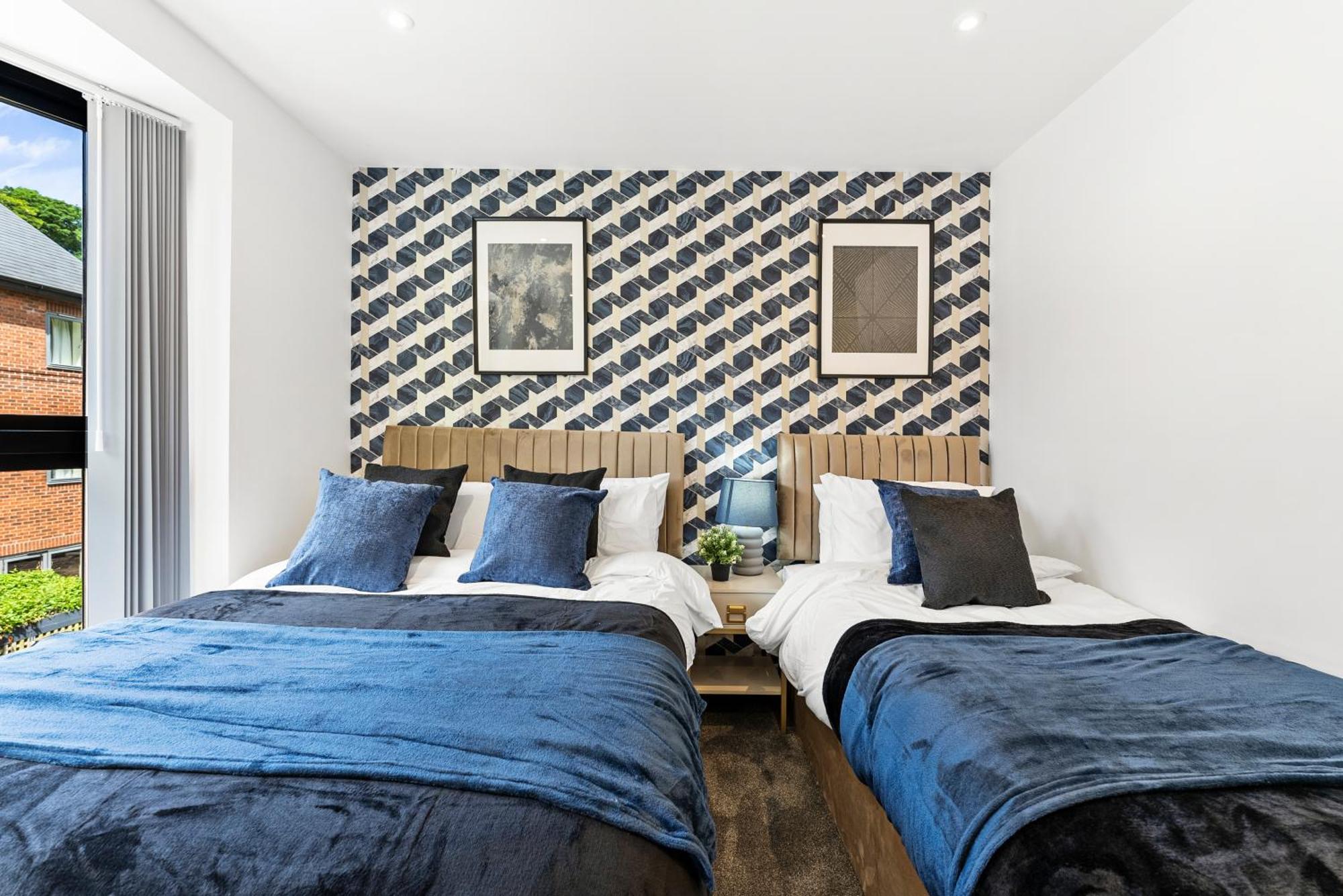 Stunning Large Leeds - Parking Apartment