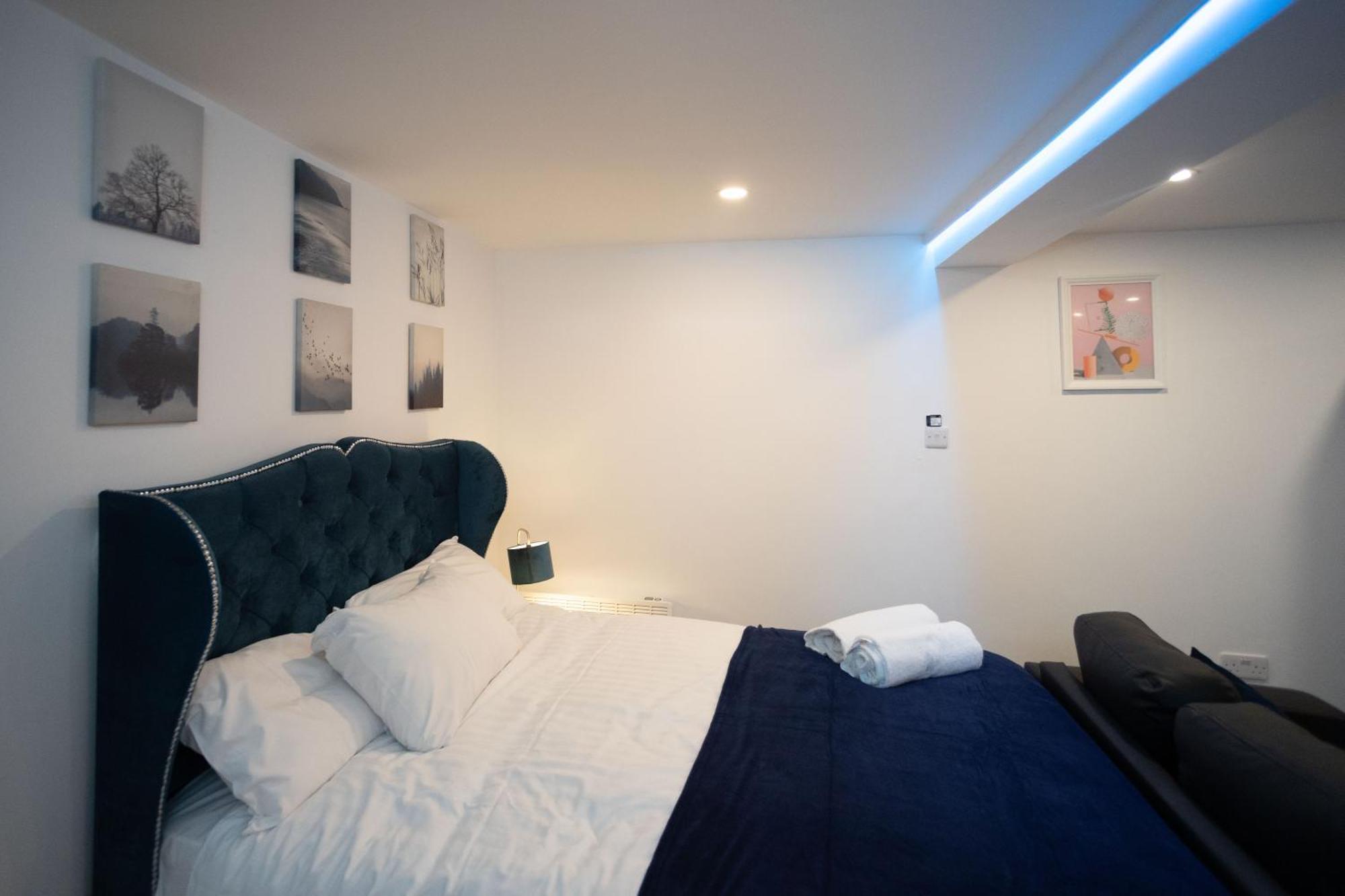 Carter House Apartments.....6 Beds In 3 Bedrooms * Leeds (West Yorkshire)