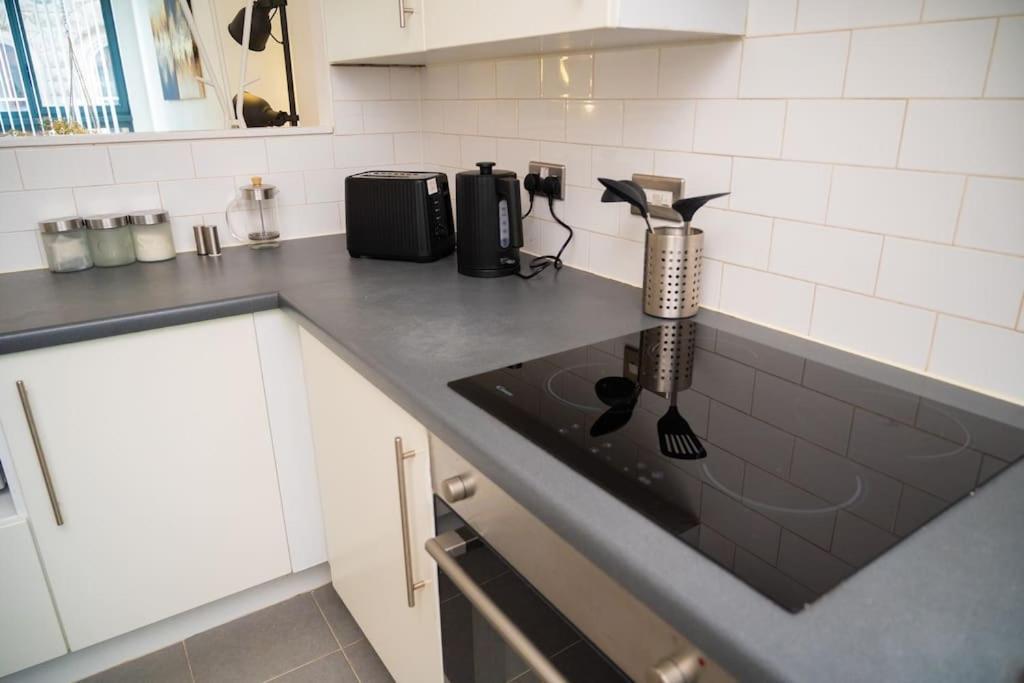 2 Bed In Centre Apartment *