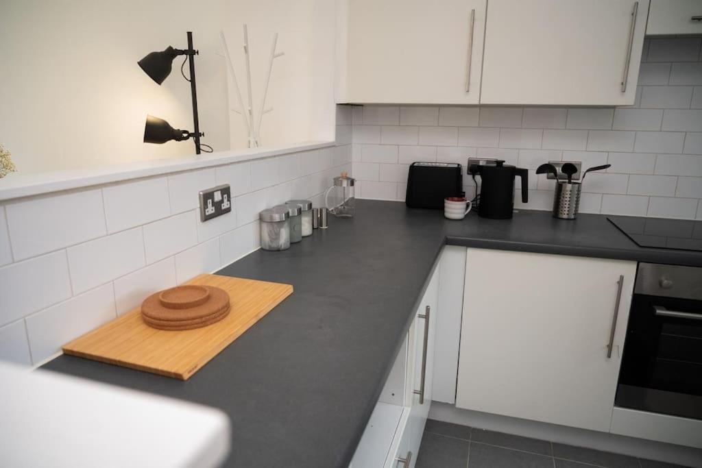 2 Bed In Centre Apartment *