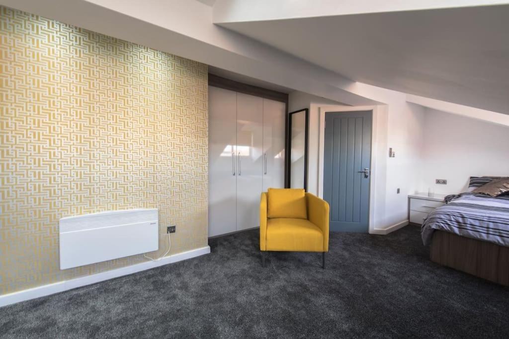 Blenheim Grand Theatre Retreat 2br Apt * Leeds (West Yorkshire)