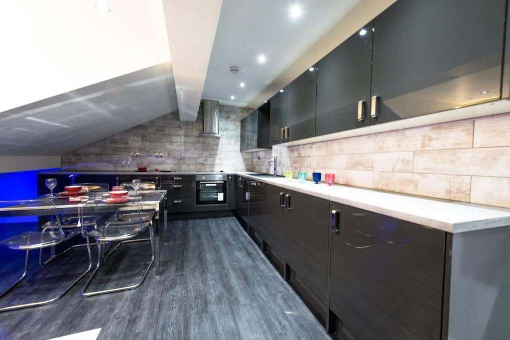 Blenheim Grand Theatre Retreat 2br Apt Leeds (West Yorkshire)