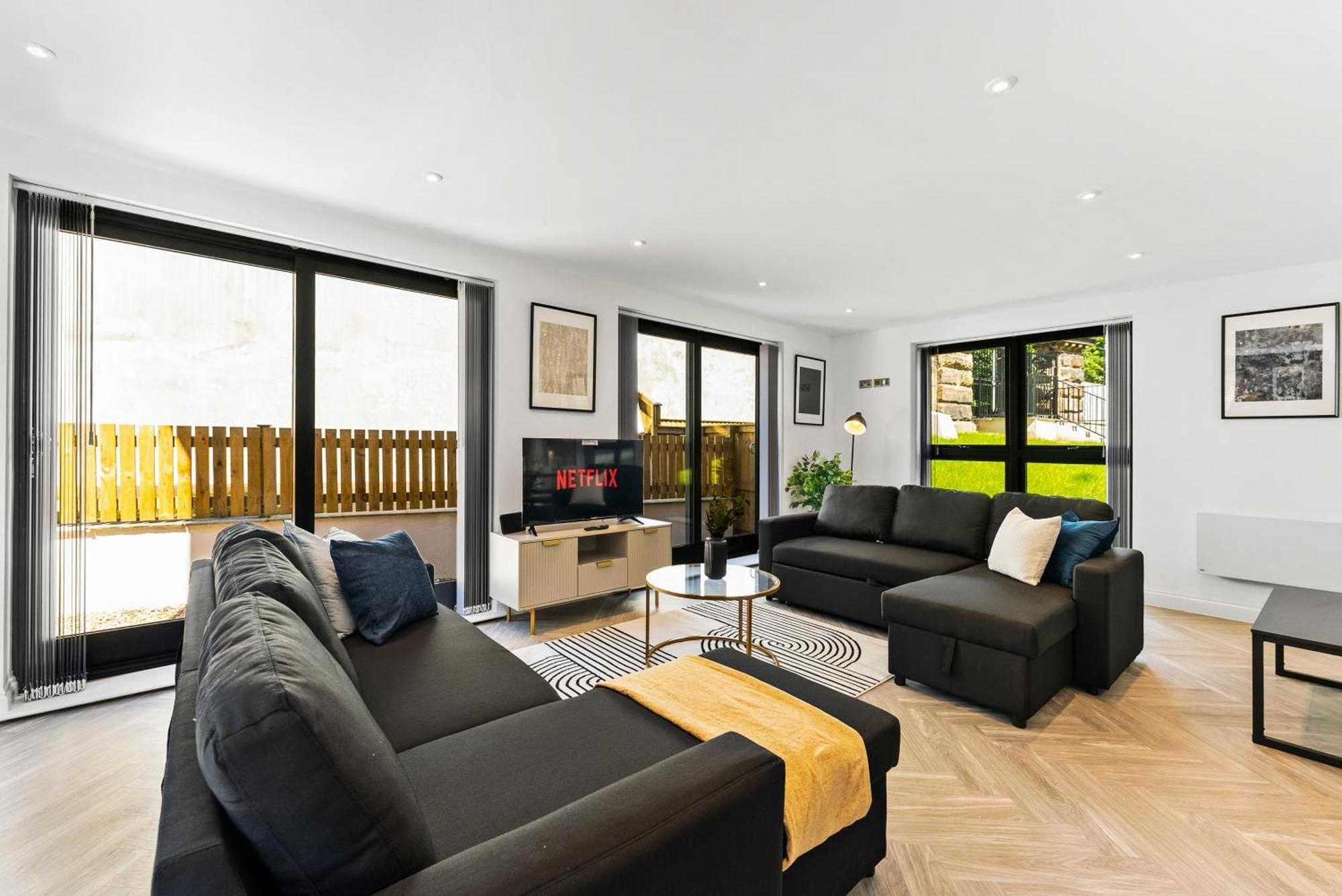 Stunning Spacious Leeds - Parking Apartment *