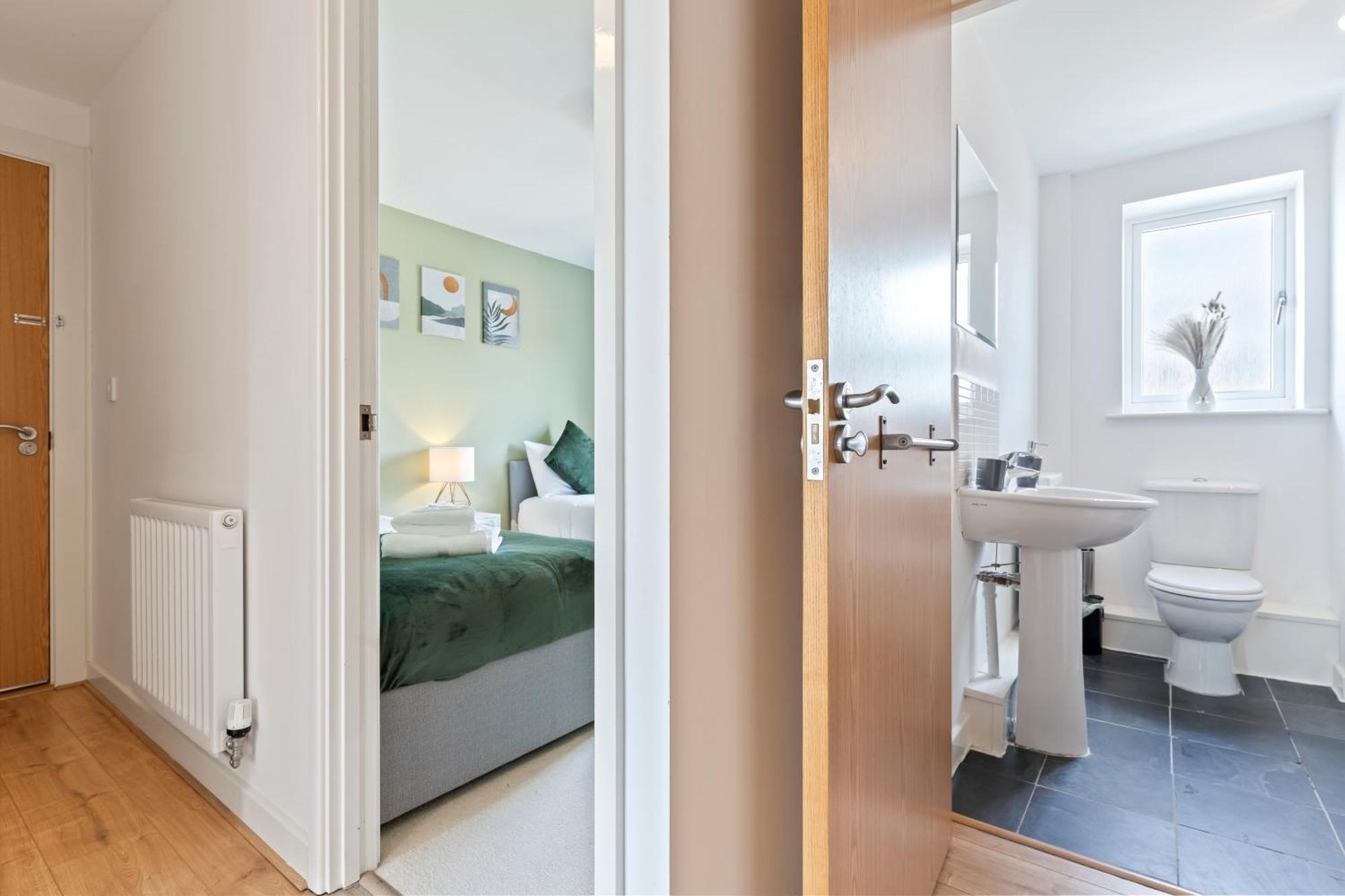 Centre Serviced * Leeds (West Yorkshire)