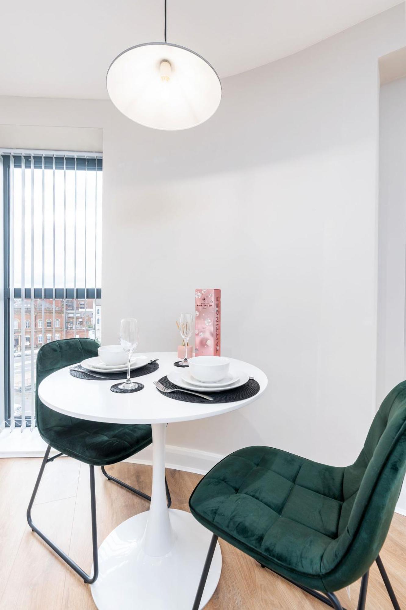 Elegant 1-bedroom In The Heart Of Leeds Apartment *