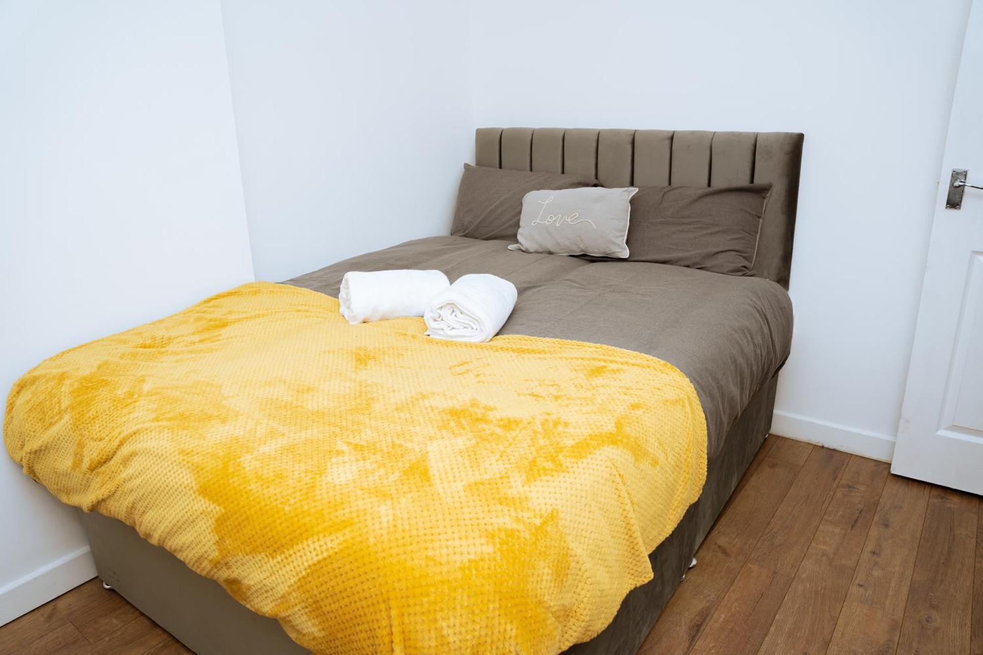 Apartment Great Away From In Leeds Close To