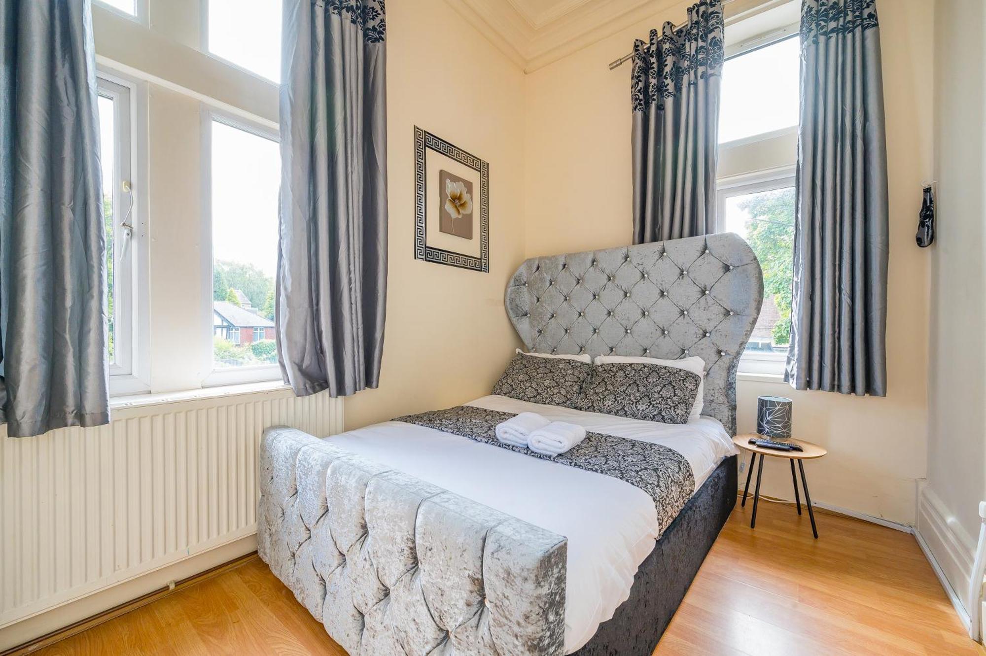 Cozy Luxe Haven: Free Parking & Fast Wifi Apartment *