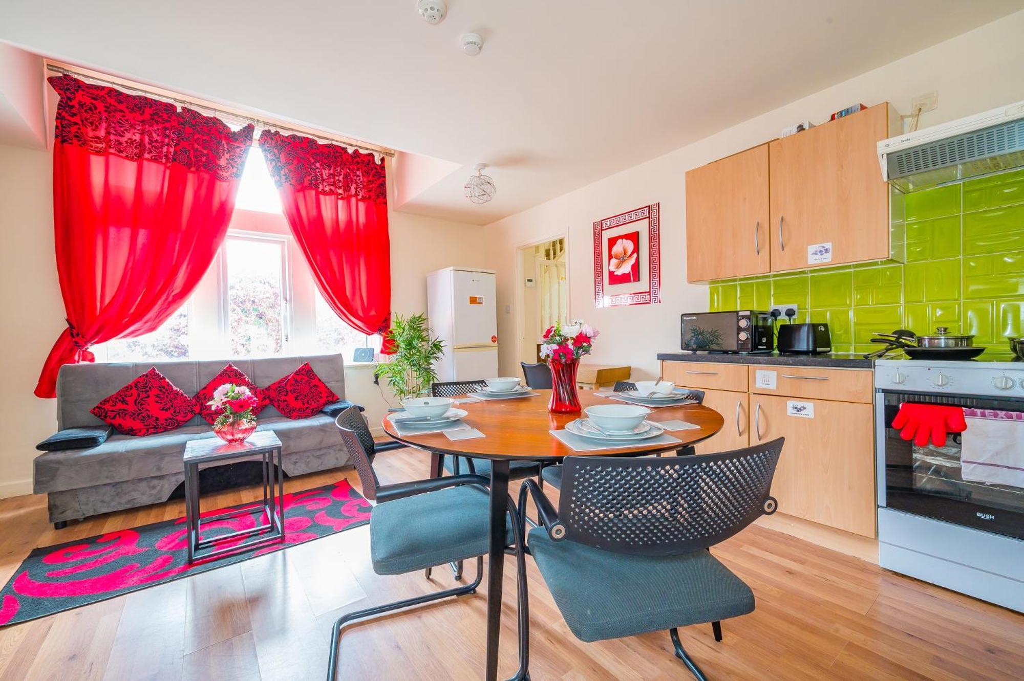 Cozy Luxe Haven: Free Parking & Fast Wifi Apartment Leeds (West Yorkshire)