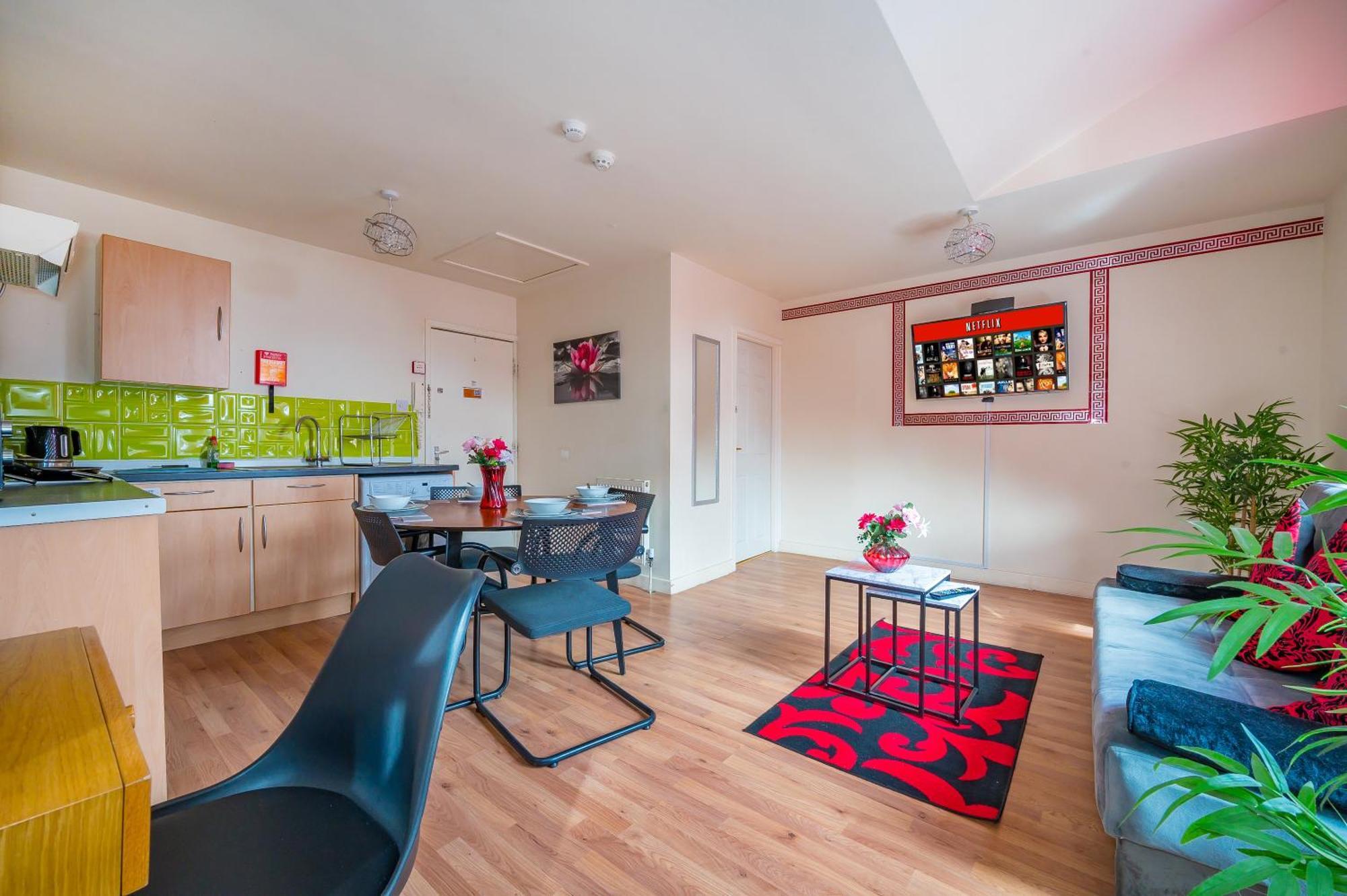 Cozy Luxe Haven: Free Parking & Fast Wifi Apartment