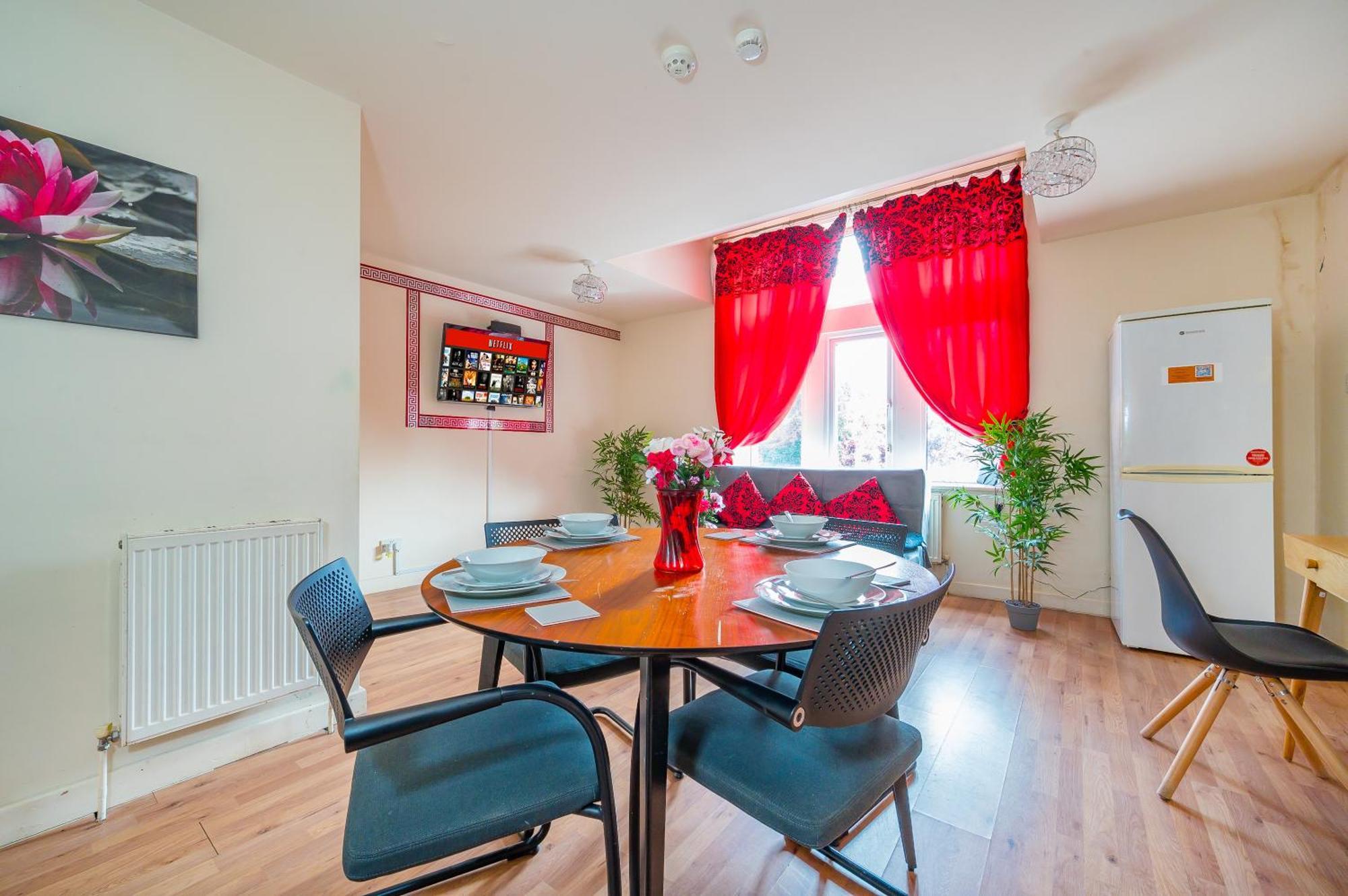 Cozy Luxe Haven: Free Parking & Fast Wifi Apartment Leeds (West Yorkshire)