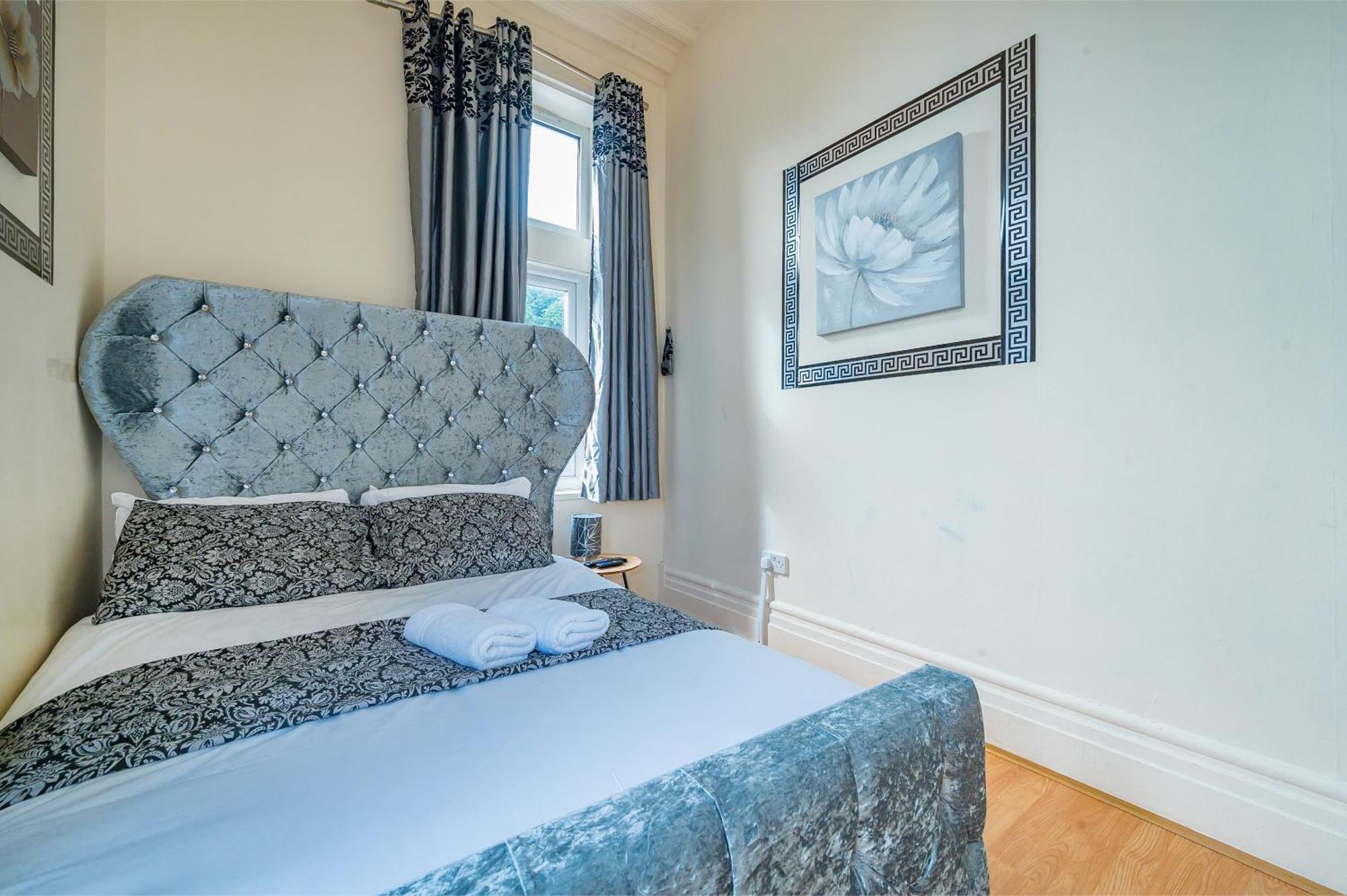 Cozy Luxe Haven: Free Parking & Fast Wifi Apartment *