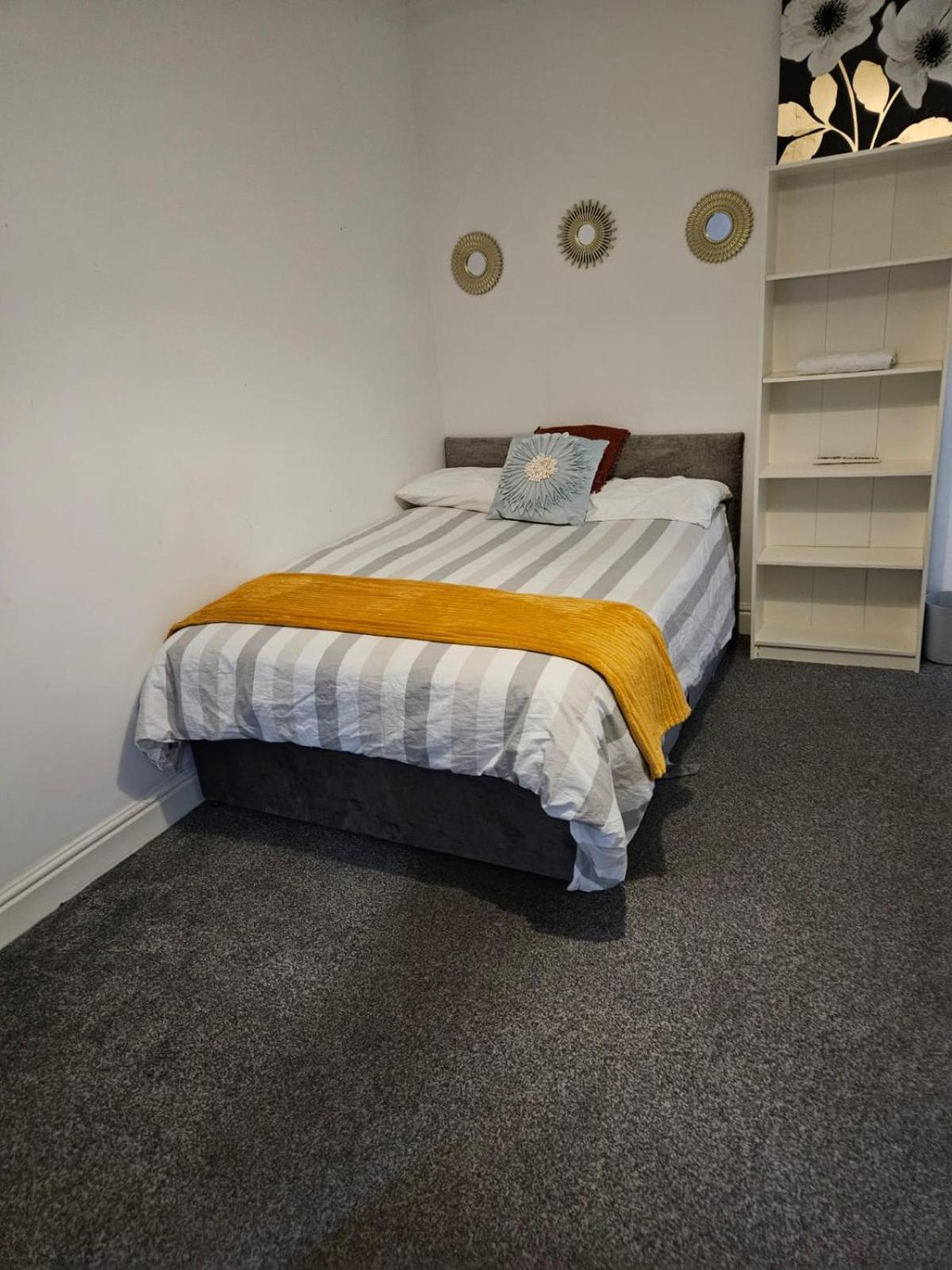 Guest house Double Close To Headingley Stadium