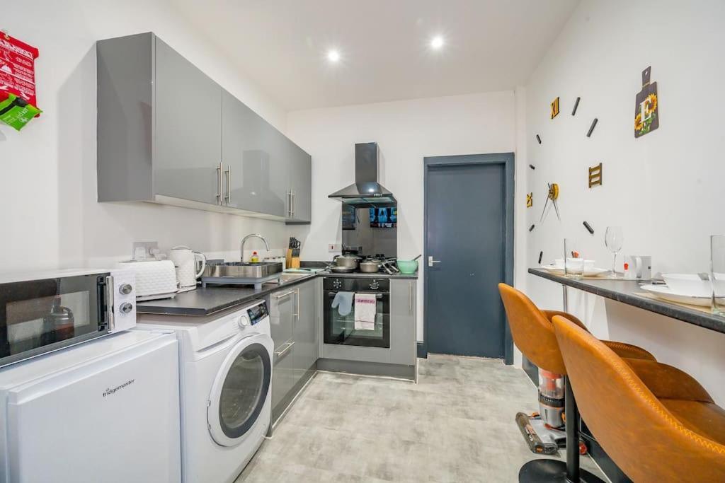 -f19gh- For Relaxed & Cosy Stay,free Parking,wifi Leeds (West Yorkshire)