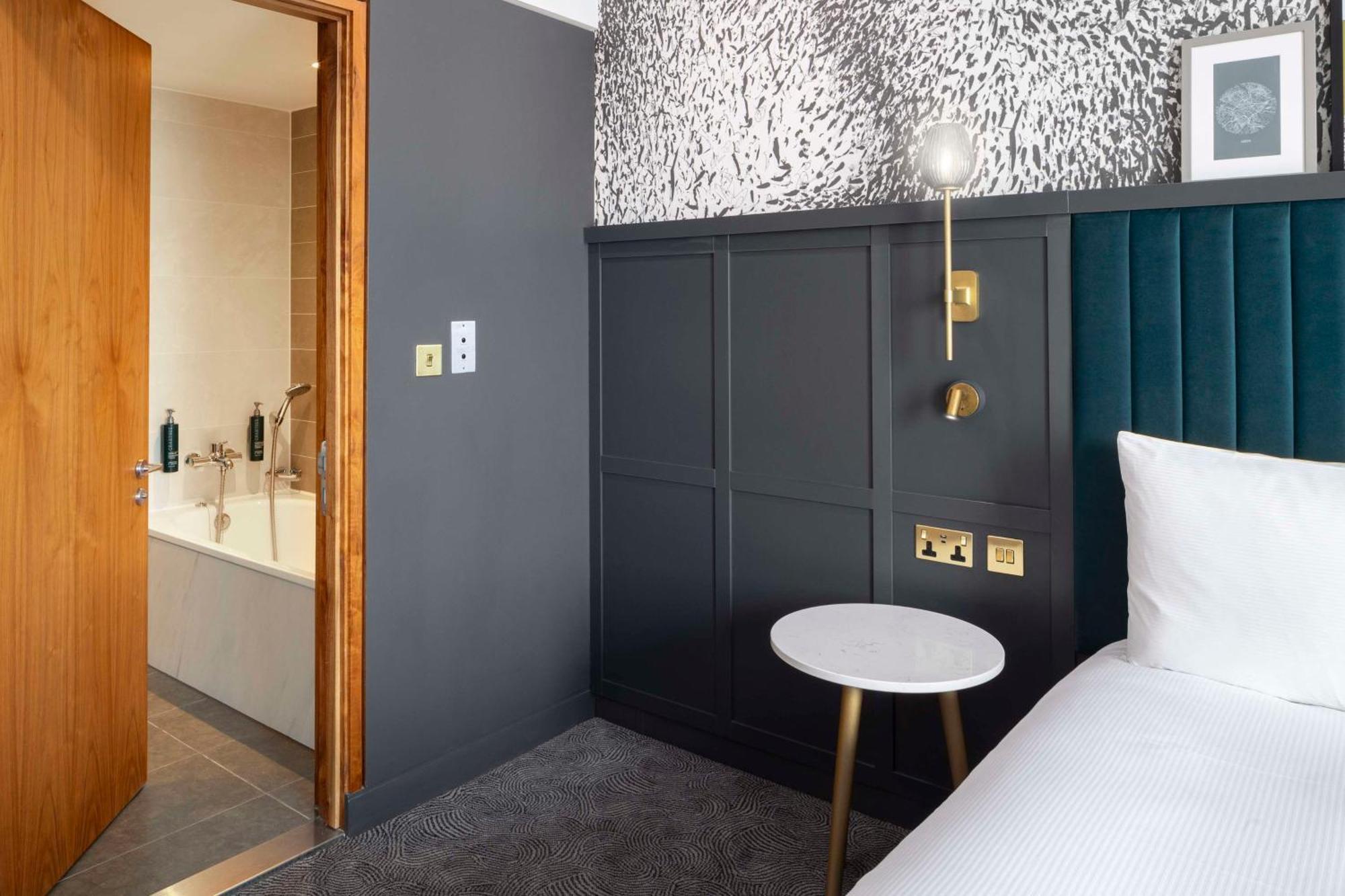 Doubletree By Hilton Leeds Hotel 4*