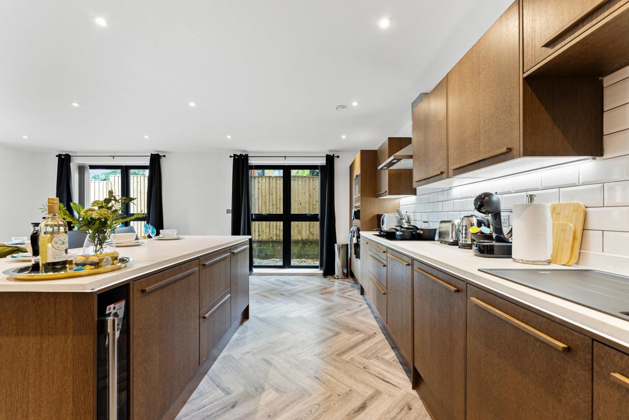 Apartment Stylish Abode In Leeds - Games - Parking