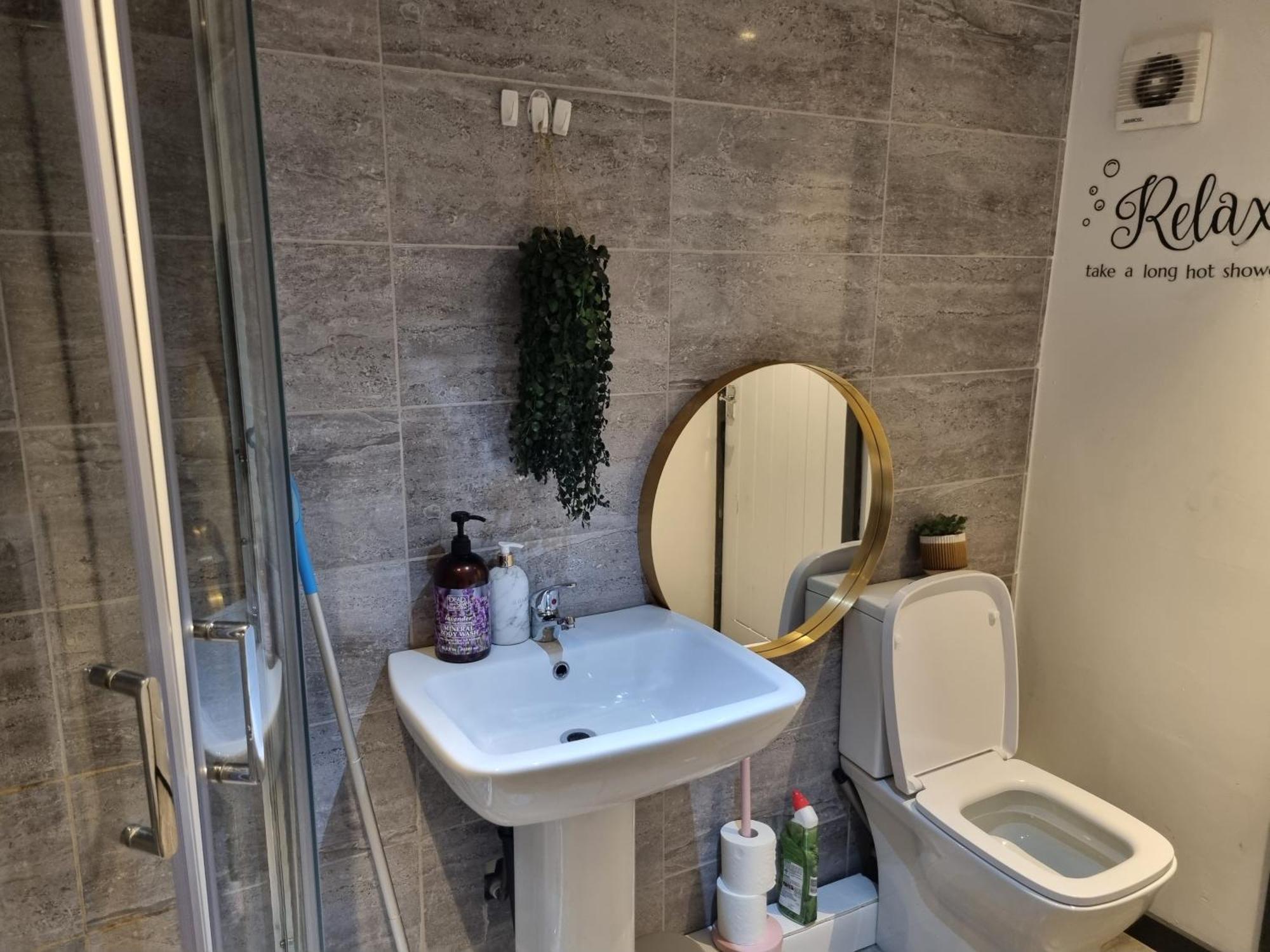 A Cosy Deluxe Size Studio With Queen Size And Sofa Bed *