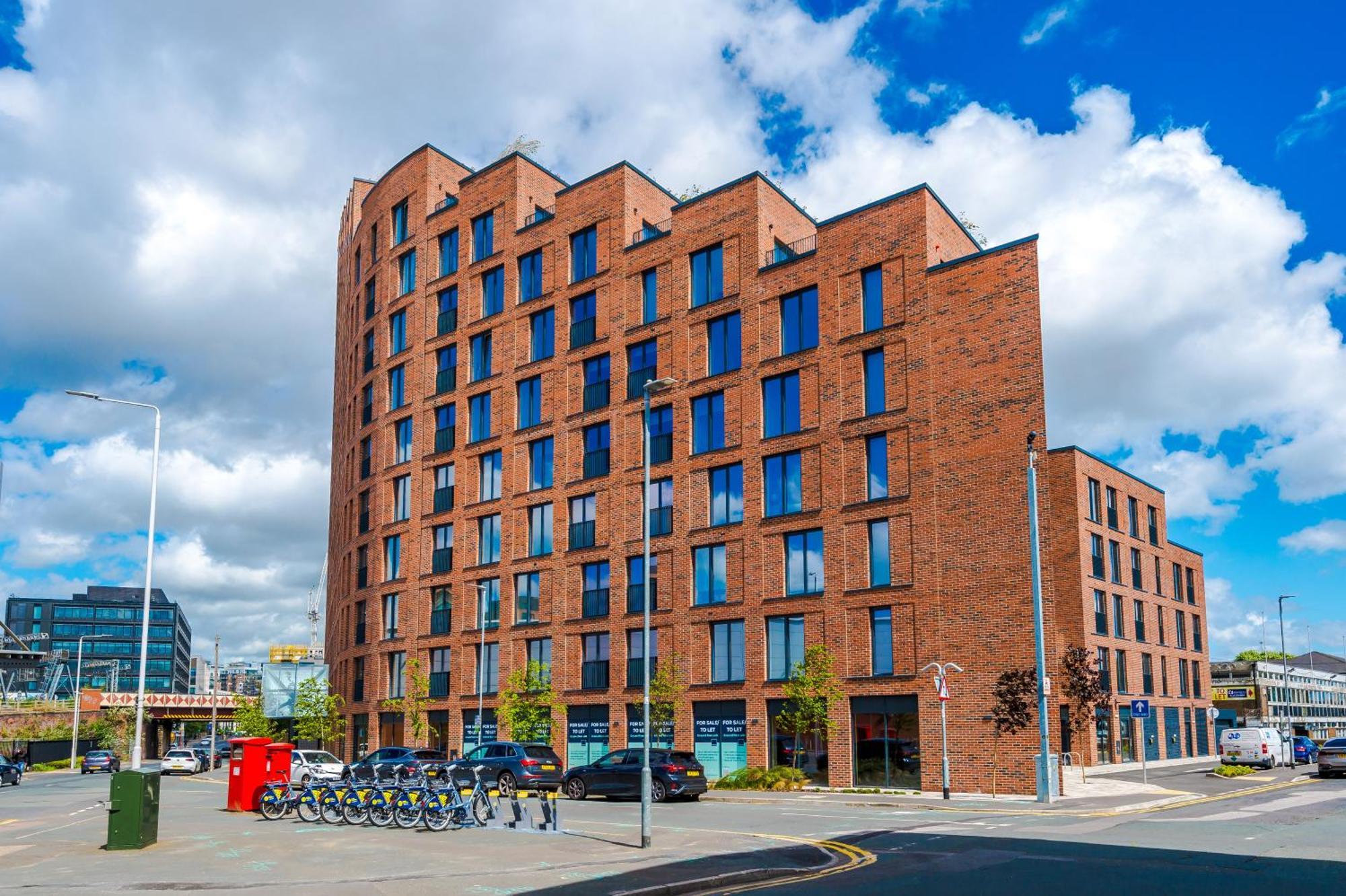 Exclusive 3 Bed Flat - Leeds Centre Apartment *