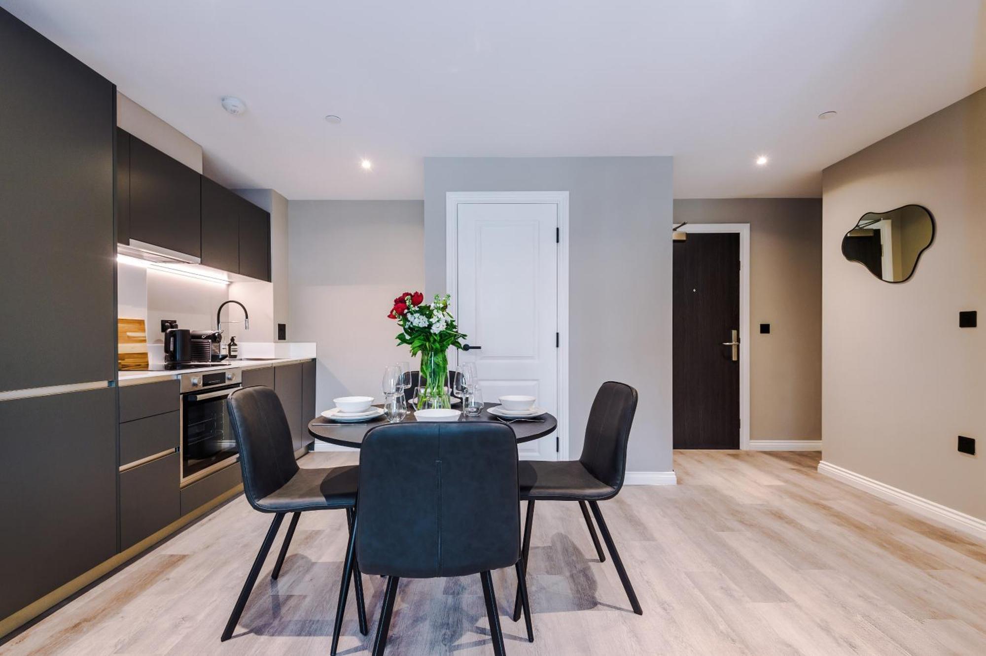 Modern 2 Bed Flat Leeds Centre * Leeds (West Yorkshire)