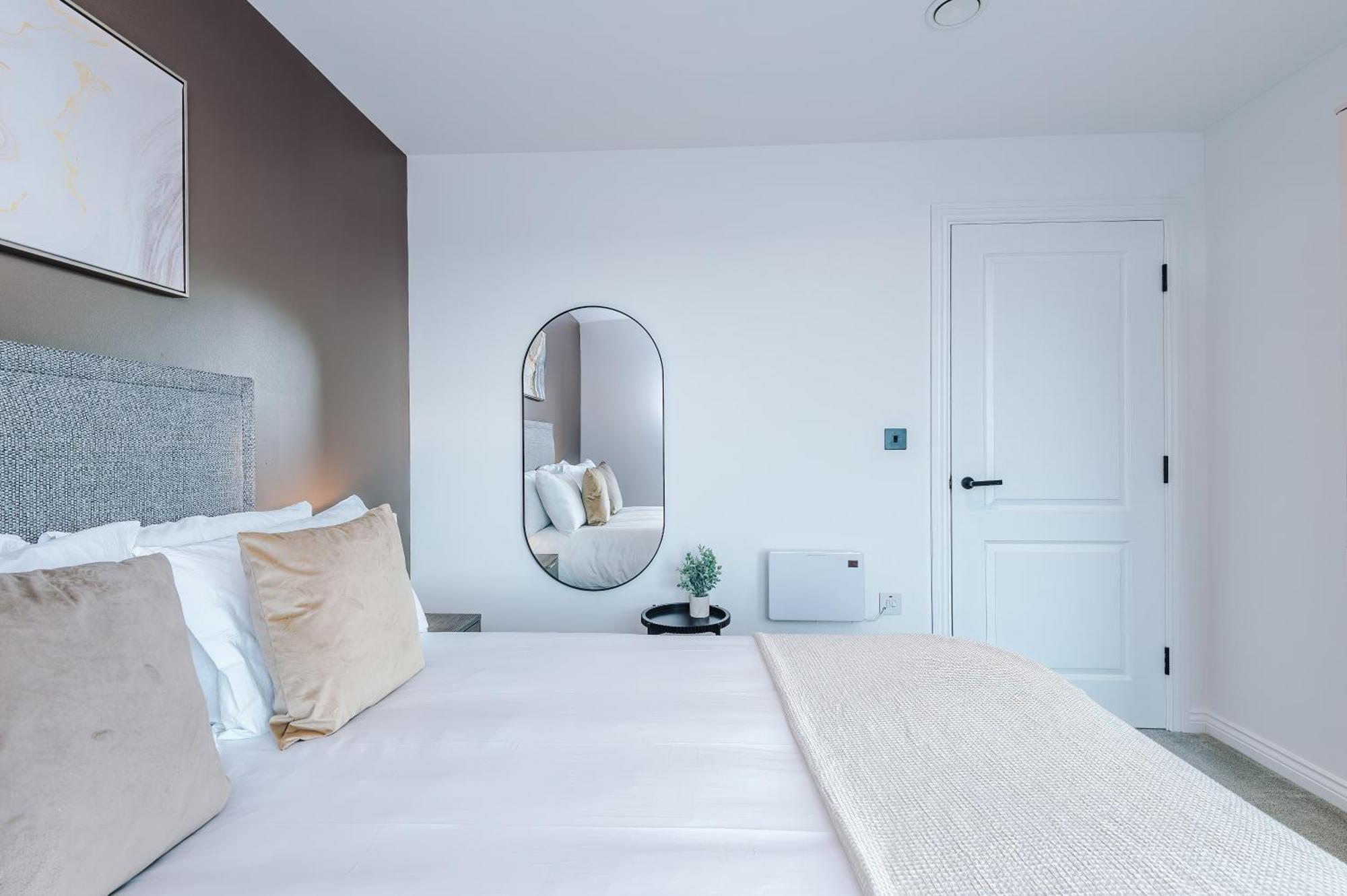 Exclusive 3 Bed Flat - Leeds Centre Apartment *