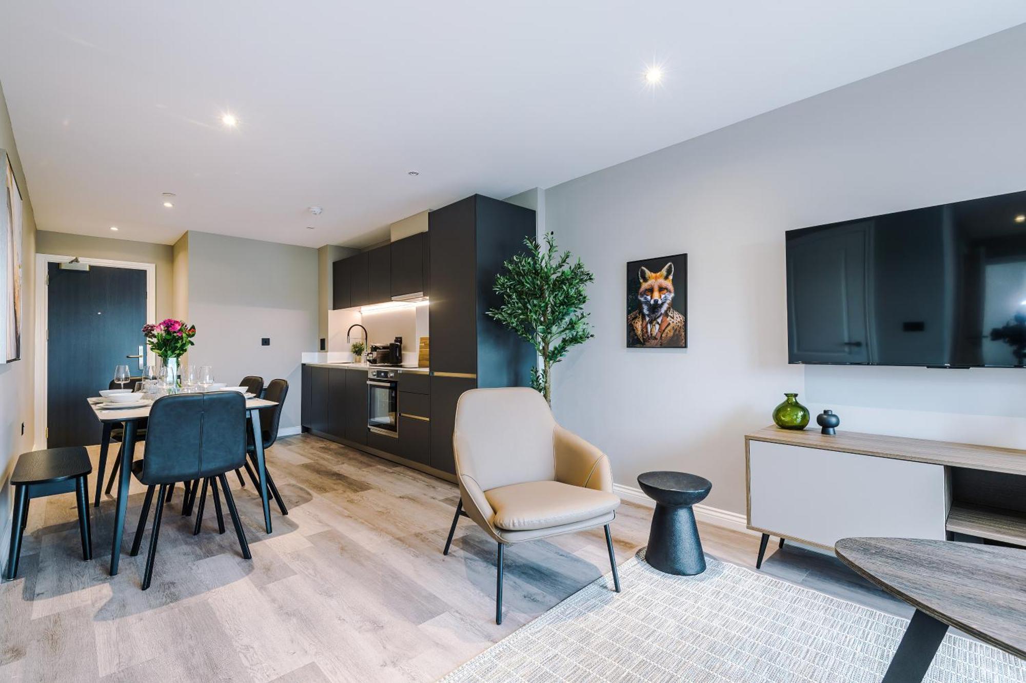 Exclusive 3 Bed Flat - Leeds Centre Apartment *