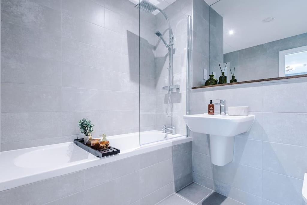 2 Bedroom Leeds Centre Apartment Leeds (West Yorkshire)