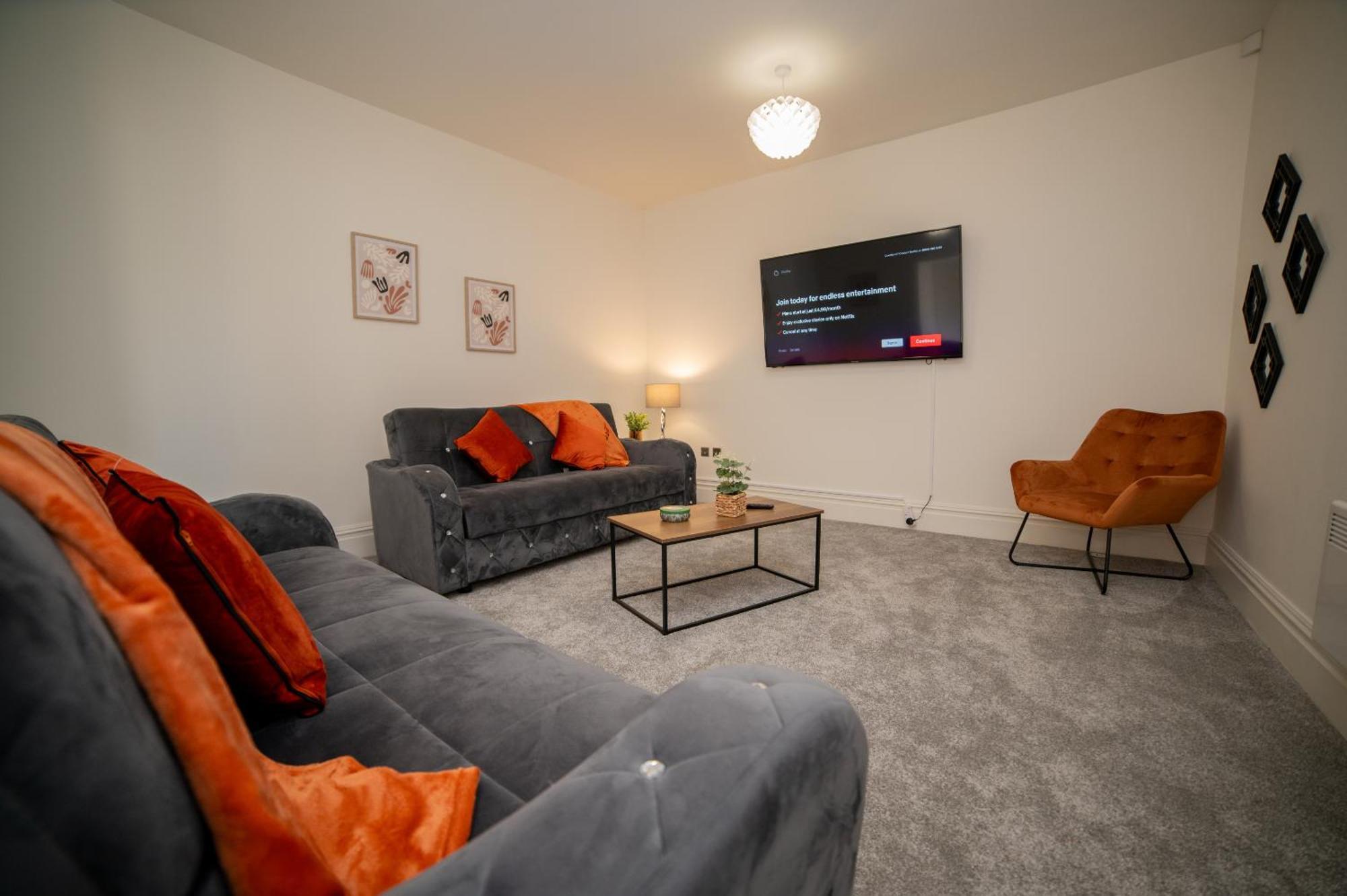 Stylish 3-bedroom Townhouse In Leeds: Ideal For Leisure & Corporate
