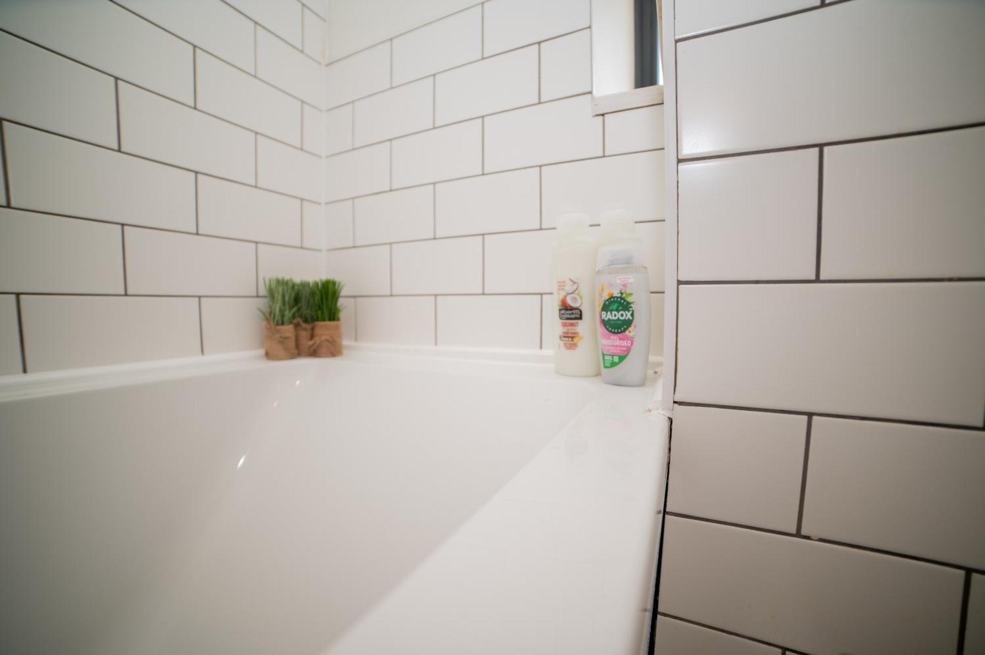 Stylish 3-bedroom Townhouse In Leeds: Ideal For Leisure & Corporate Apartment