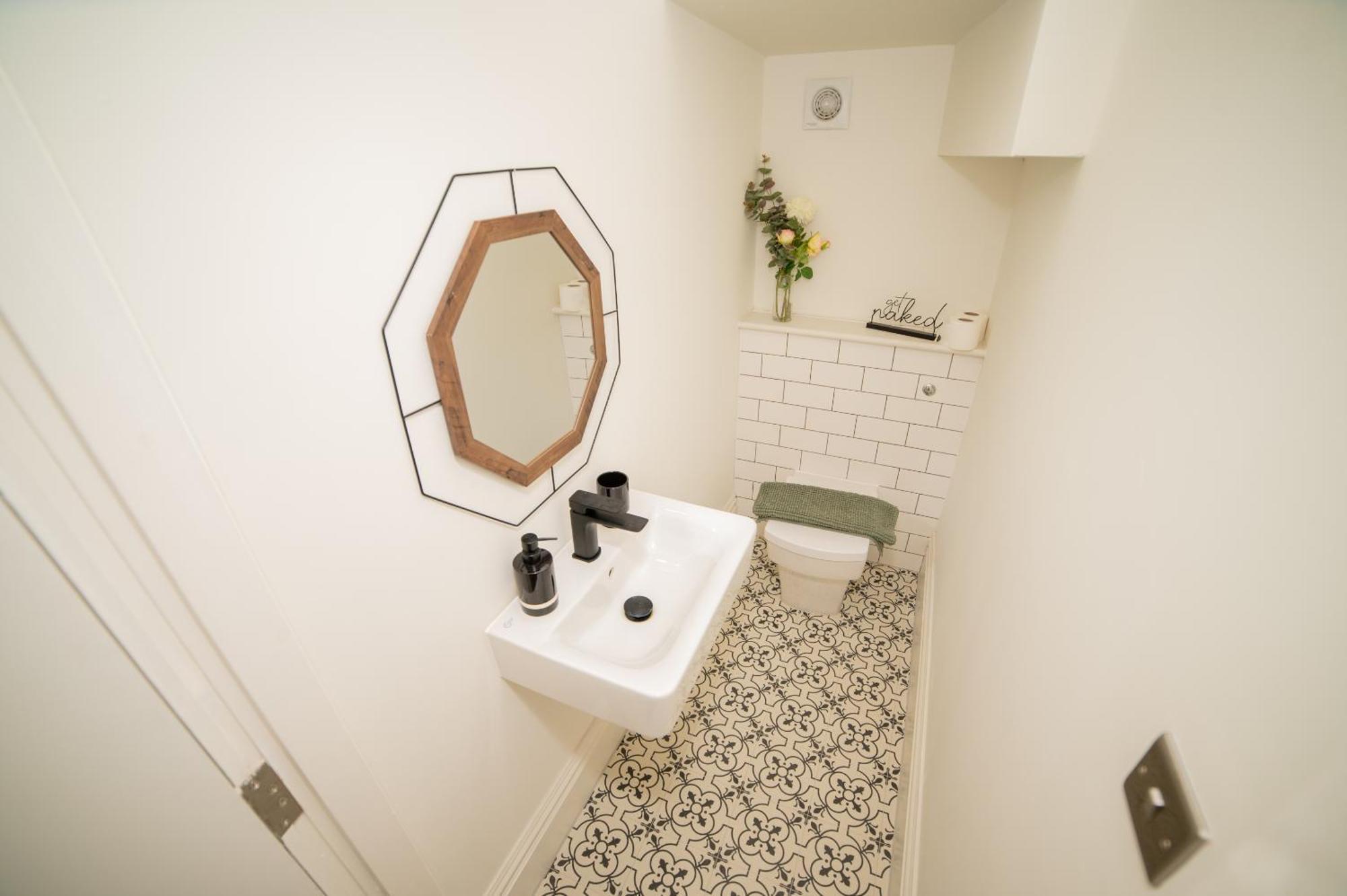 Stylish 3-bedroom Townhouse In Leeds: Ideal For Leisure & Corporate *