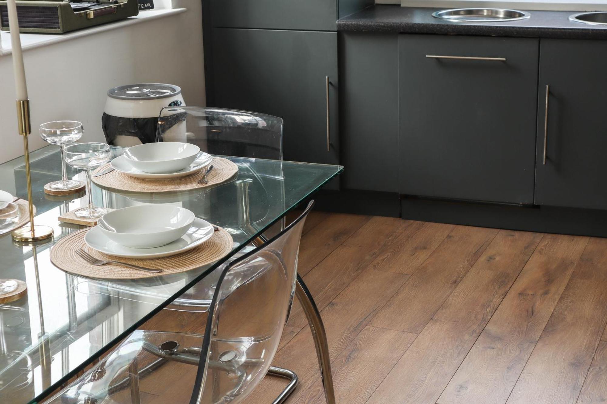 Apartment Beautiful 2 Bed - Centre - Free Private Parking - Perfect For Families And Professionals